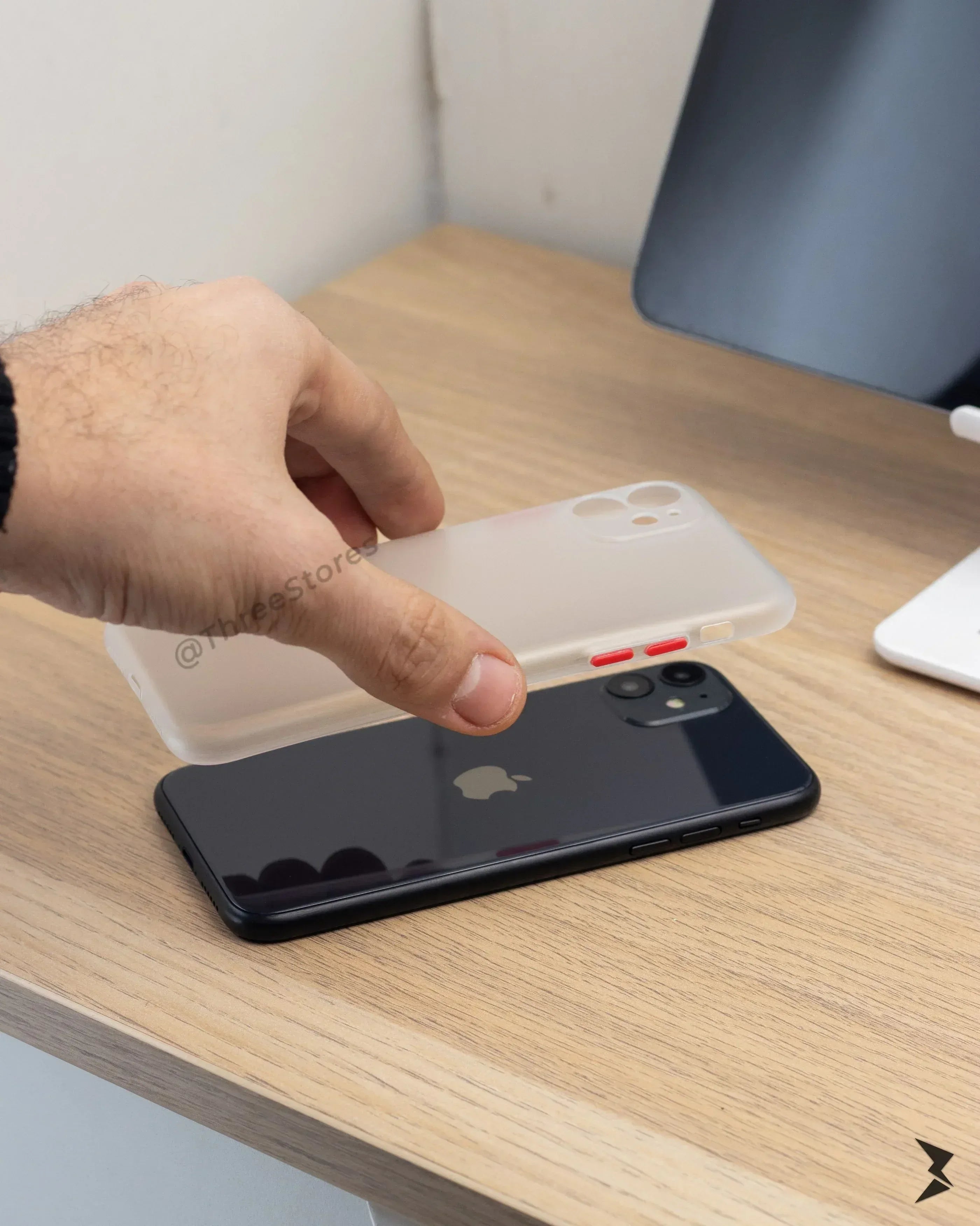 Raigor Inverse Carbon Case iPhone 11 - Three