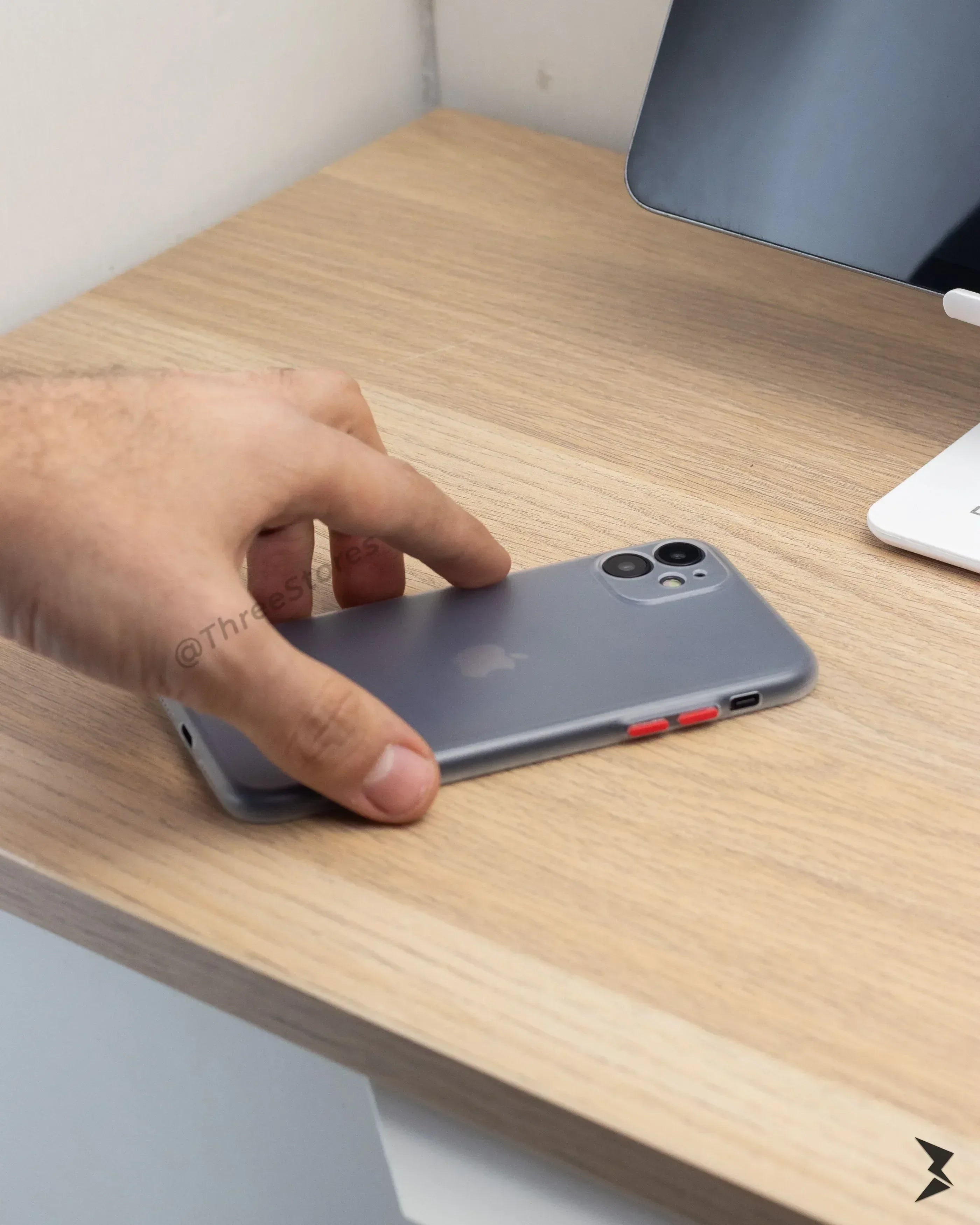 Raigor Inverse Carbon Case iPhone 11 - Three