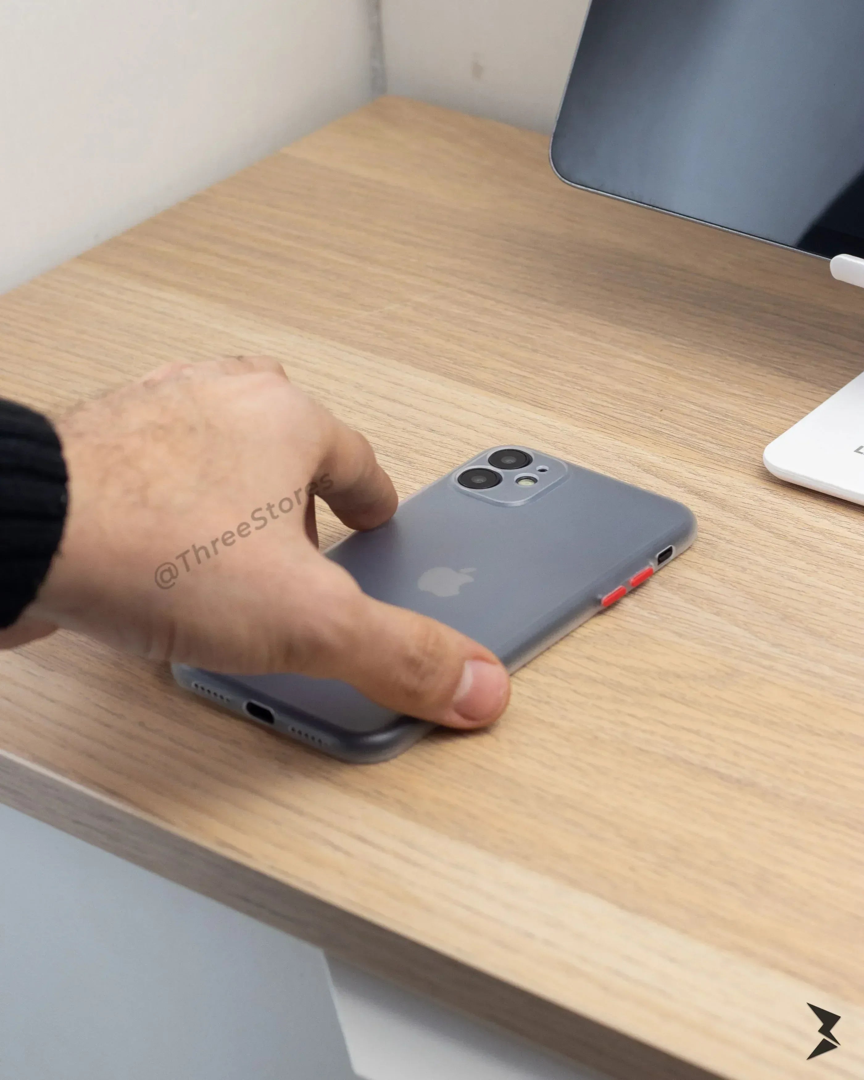 Raigor Inverse Carbon Case iPhone 11 - Three