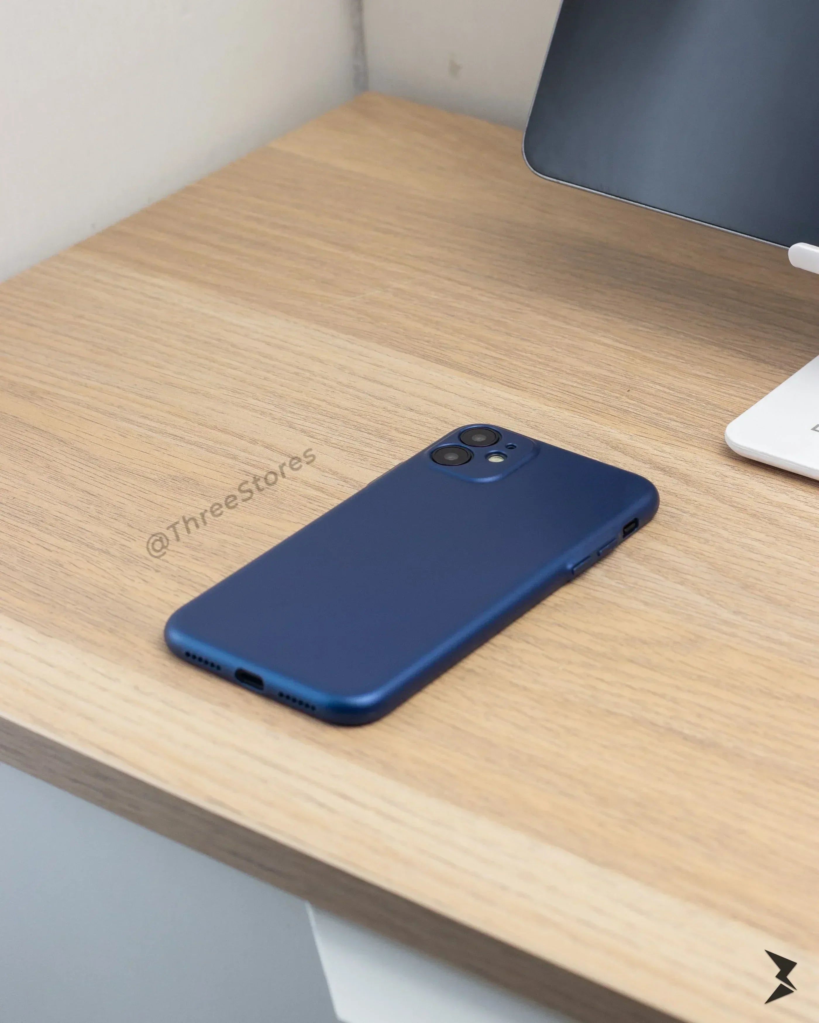Raigor Inverse Carbon Case iPhone 11 - Three