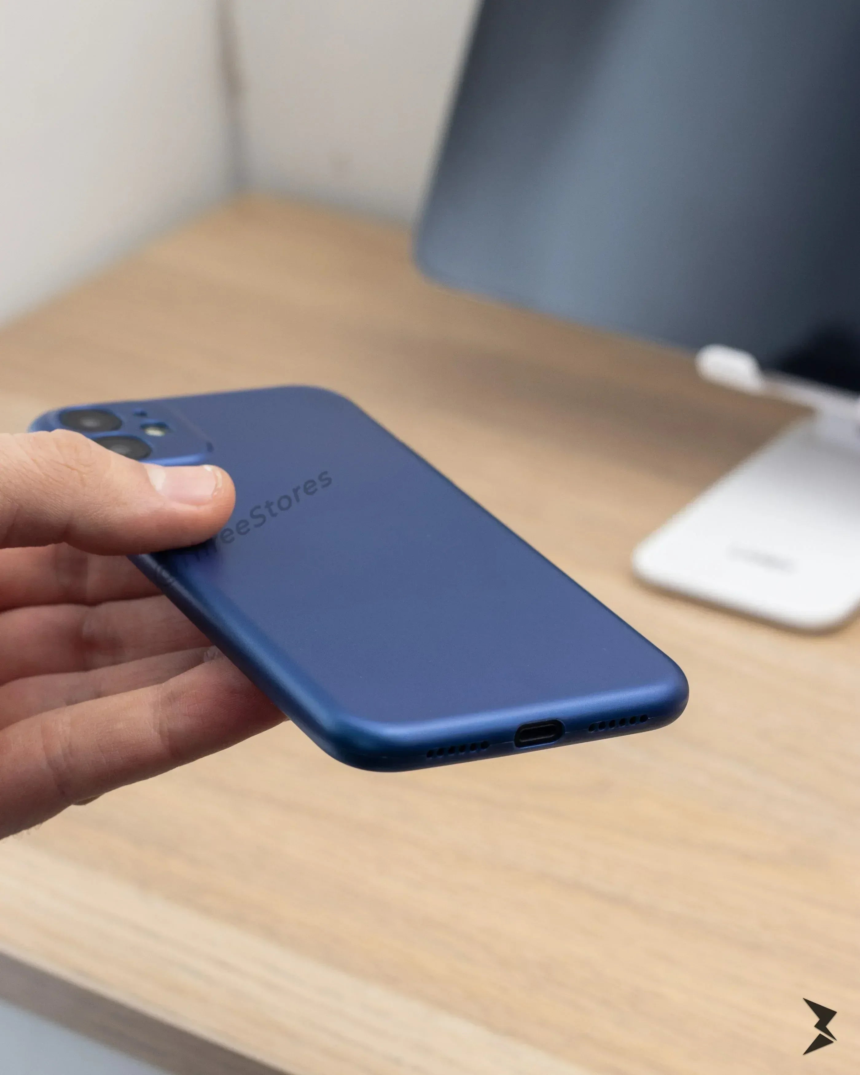Raigor Inverse Carbon Case iPhone 11 - Three