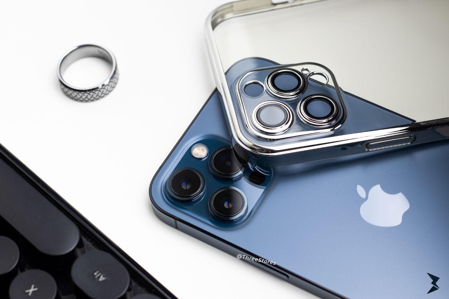 2021-04-01 QY Glossy Silver iPhone 12 Pro Max FB-1
