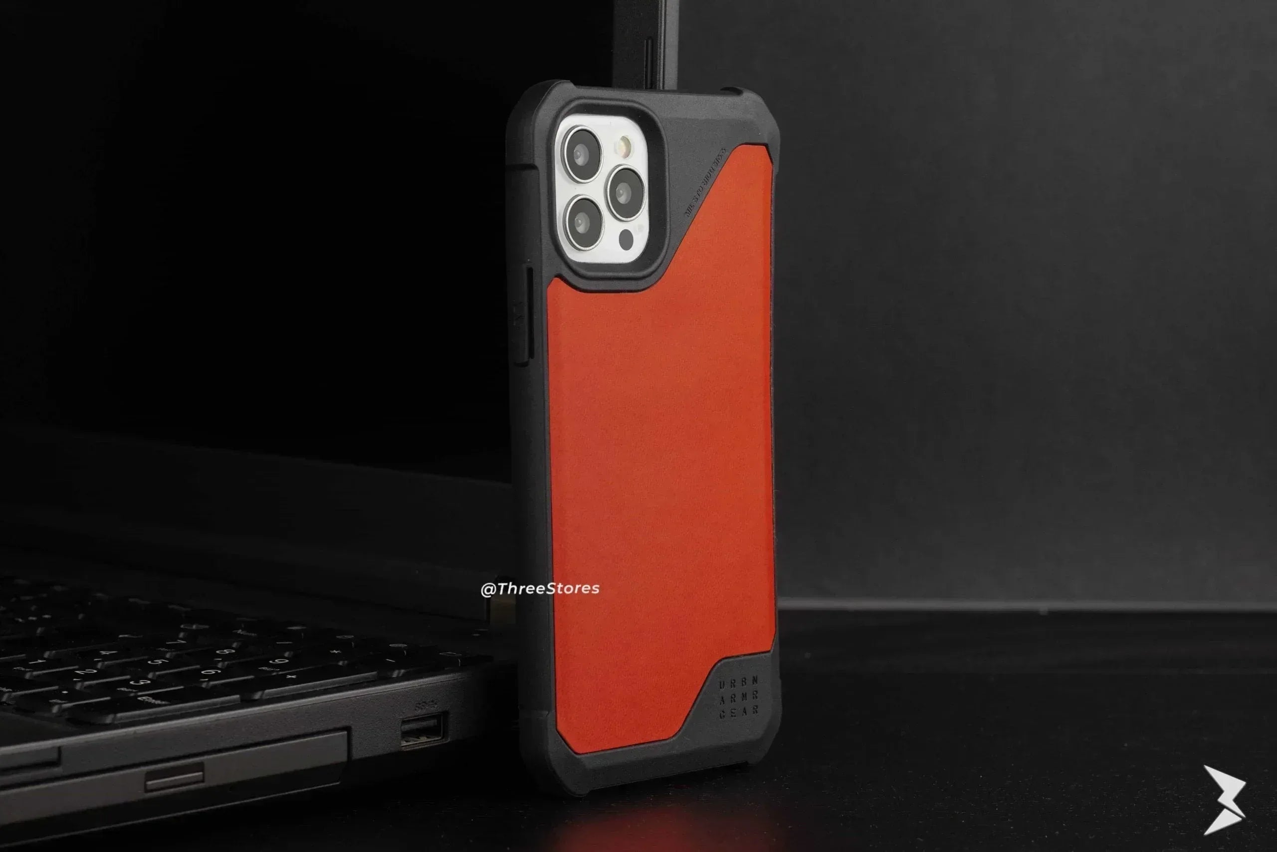 UAG Metropolis Leather Case iPhone 12 / 12 Pro - Three