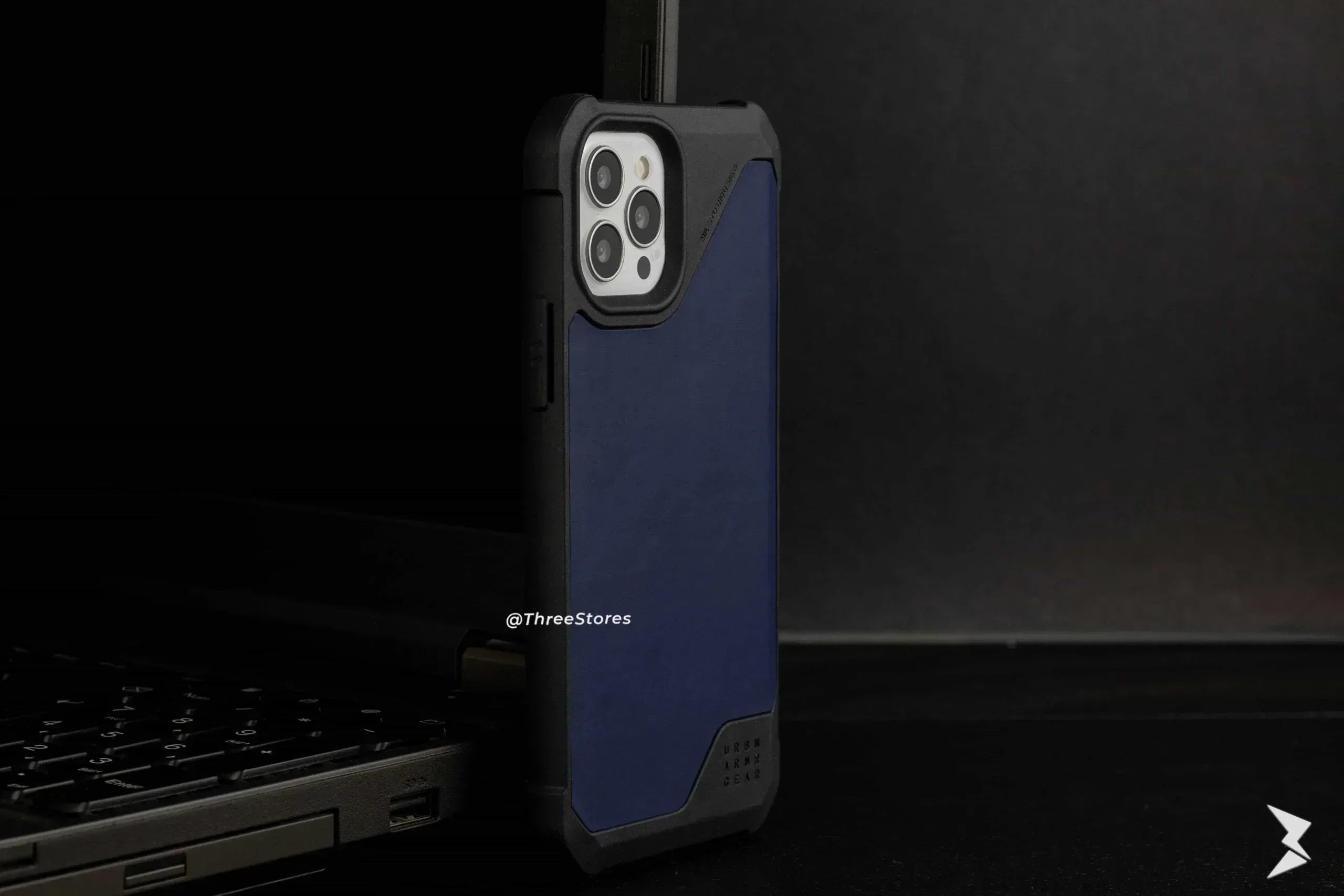 UAG Metropolis Leather Case iPhone 12 / 12 Pro - Three