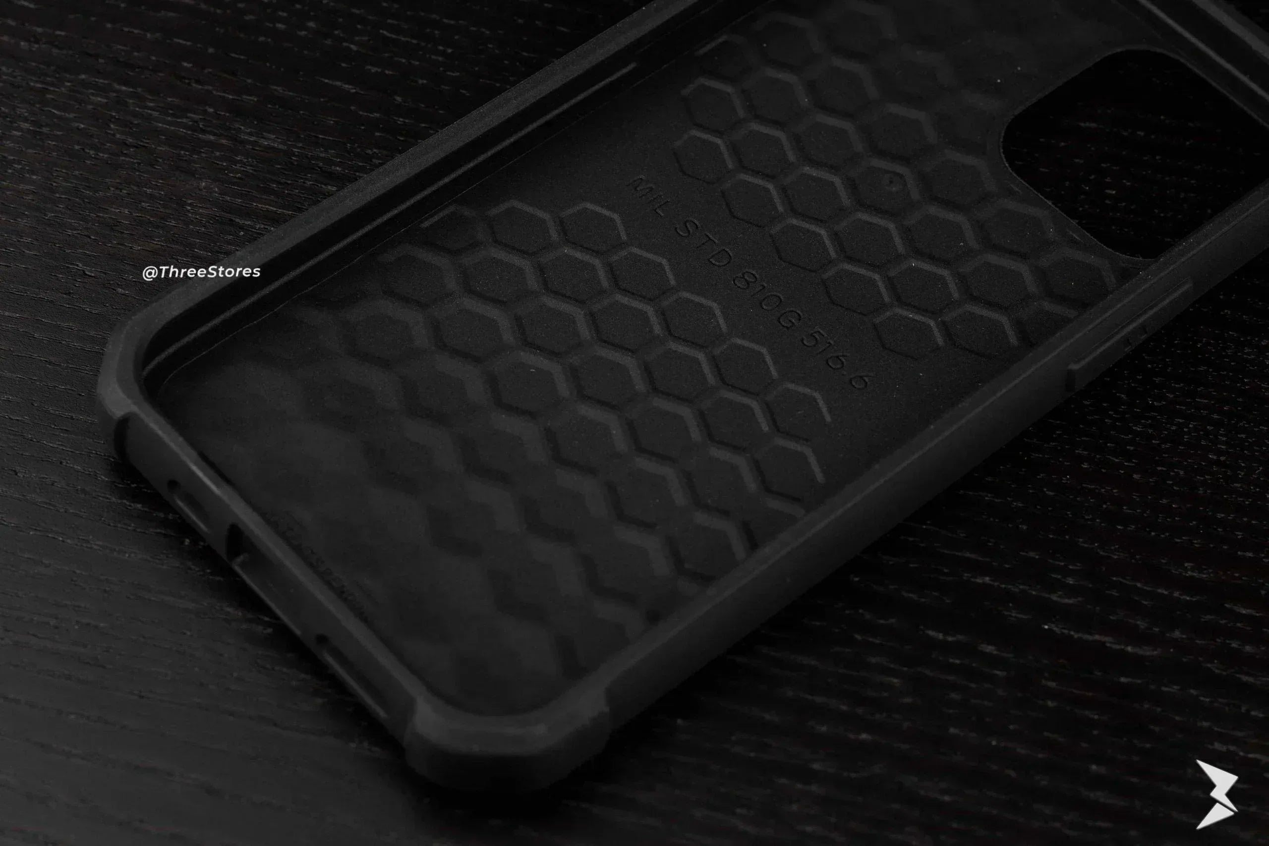 UAG Metropolis Leather Case iPhone 12 / 12 Pro - Three