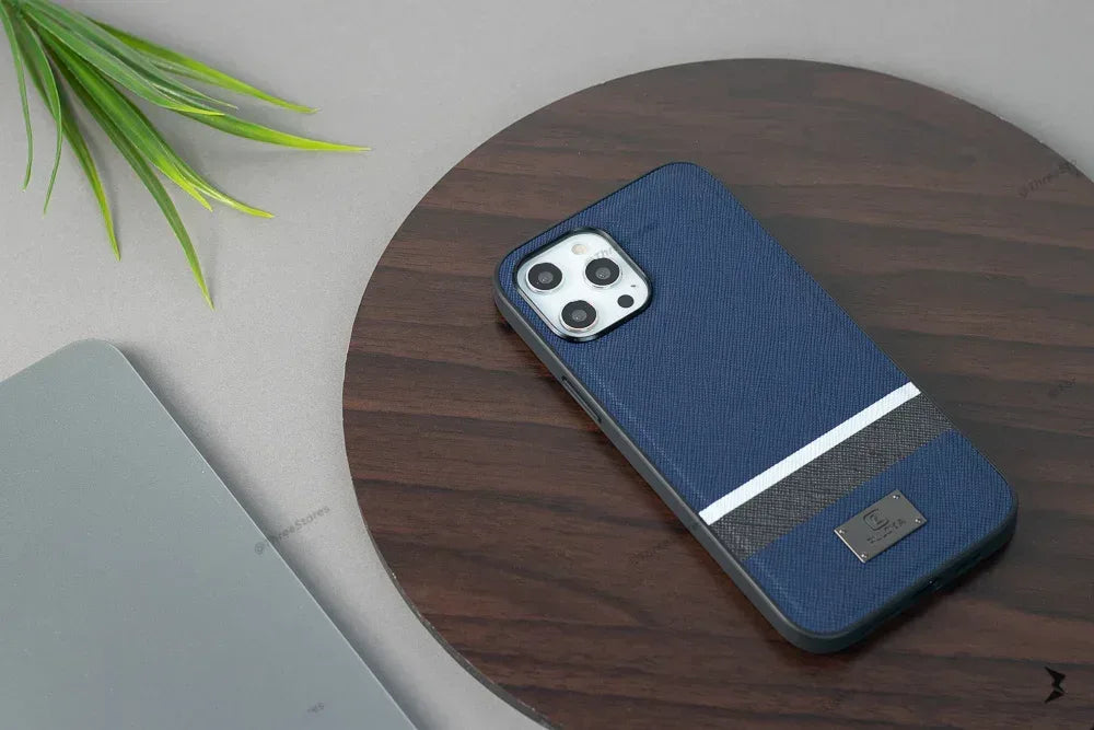 Puloka Textured Case iPhone 11 - Three