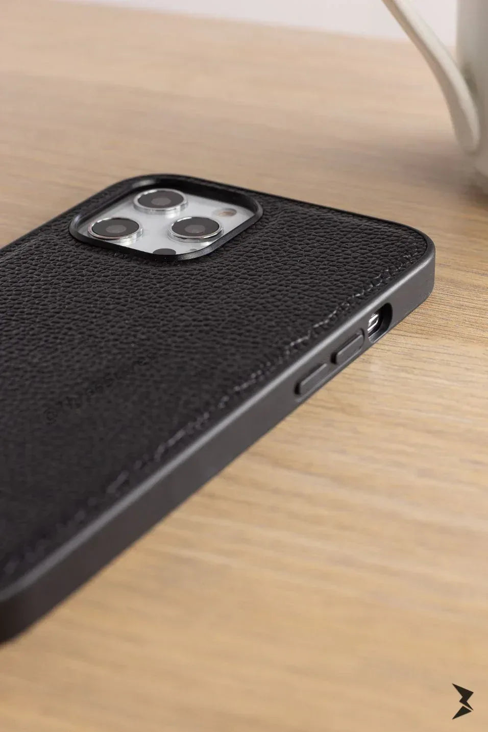 Keephone Earl Leather Case iPhone 12 / 12 Pro - Three