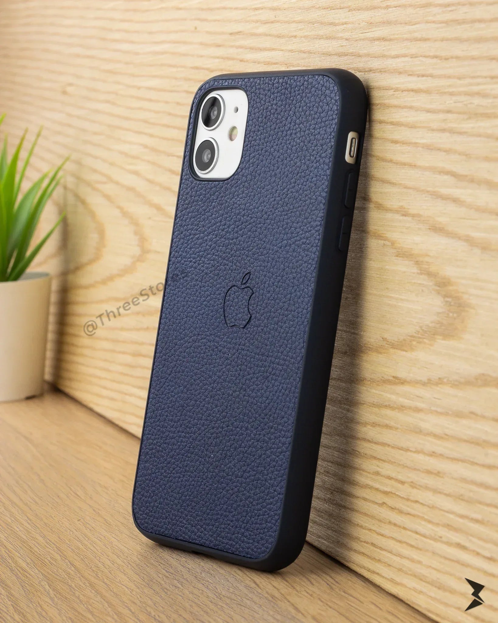 Slim Leather Case iPhone 11 - Three