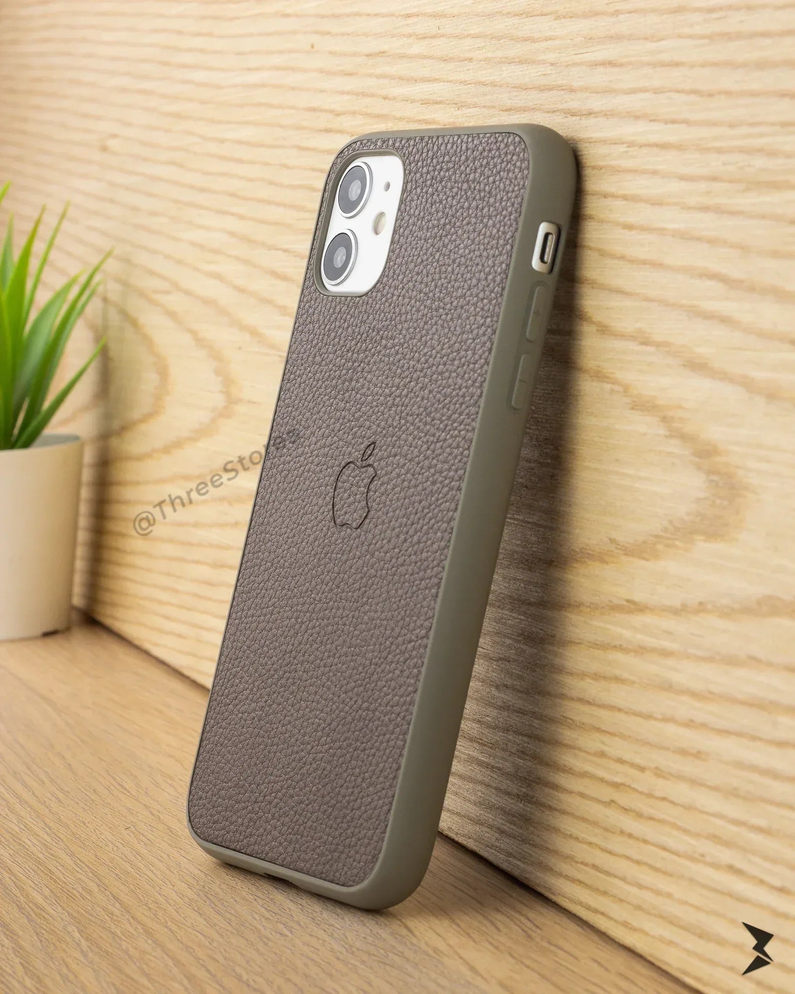Slim Leather Case iPhone 11 - Three