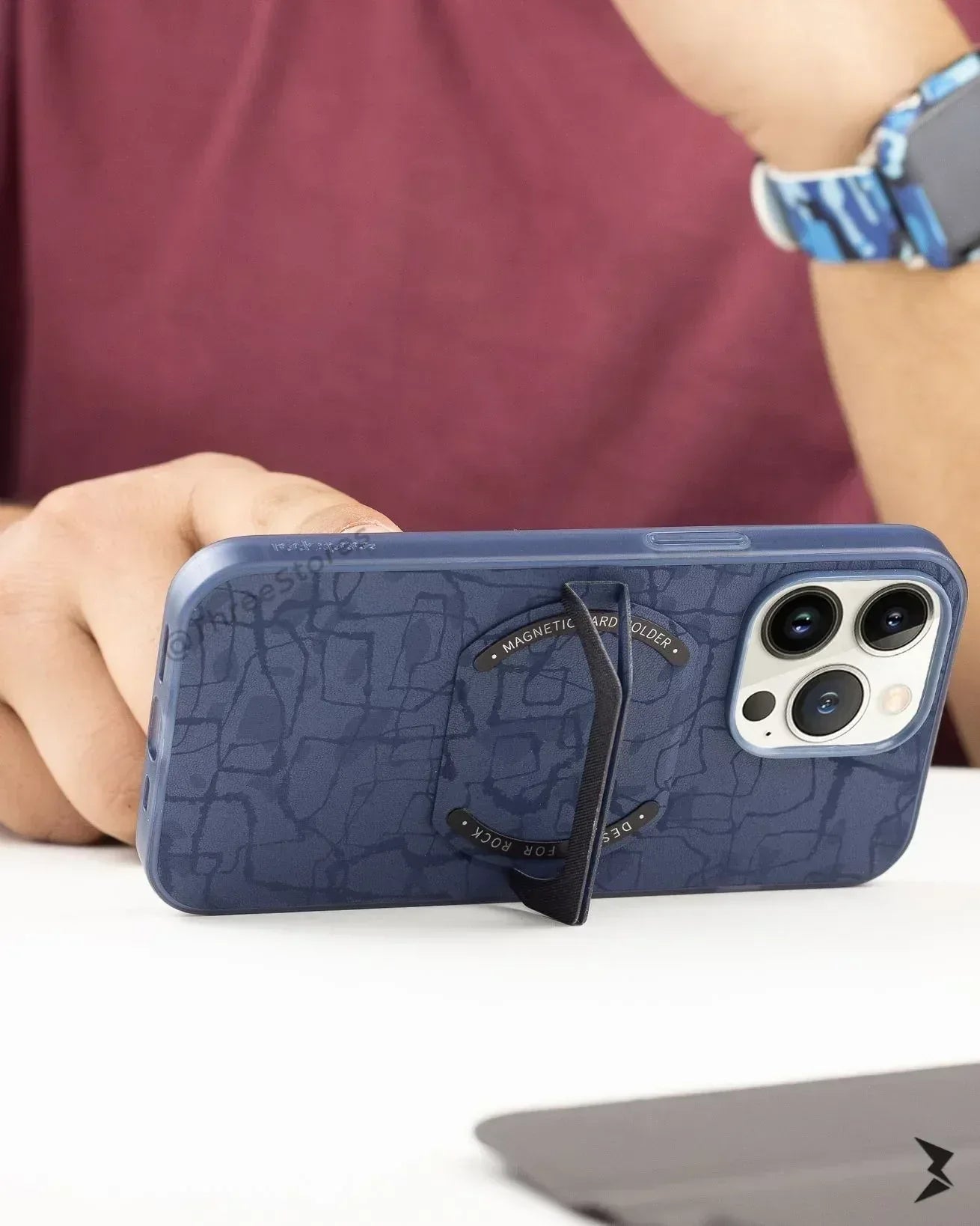 Moca Magnet Case iPhone 13 Pro - Three