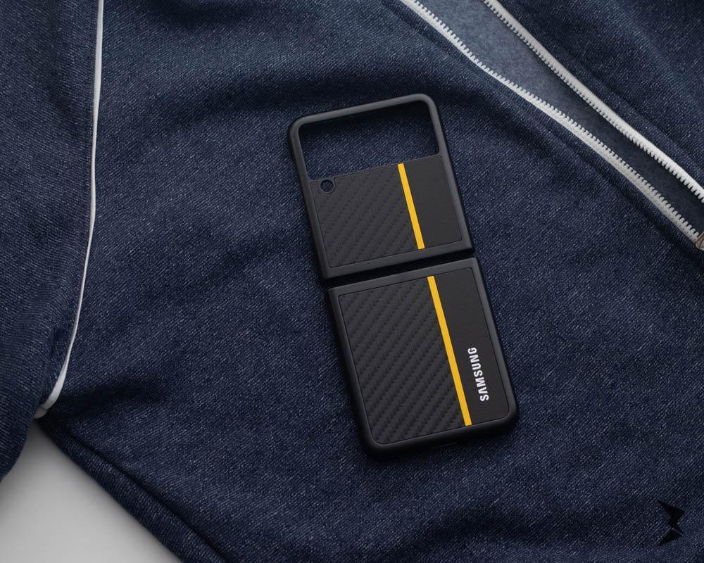 Carbon Case Samsung Z Flip 4 - Three