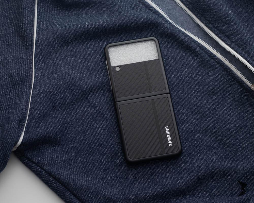 Carbon Case Samsung Z Flip 4 - Three