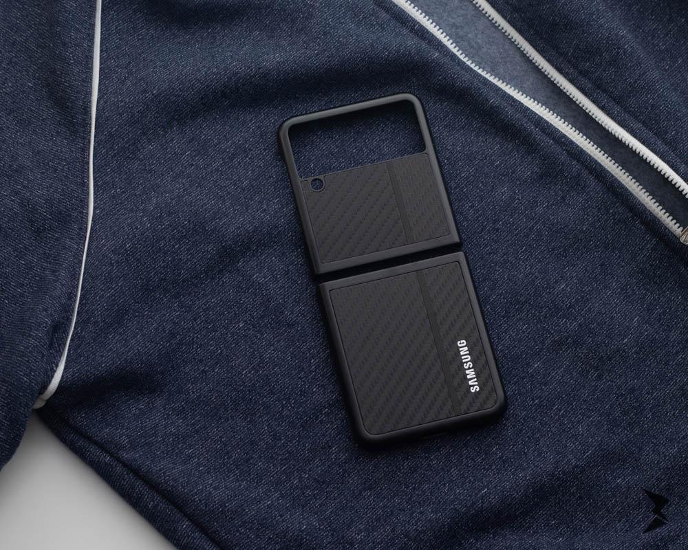 Carbon Case Samsung Z Flip 4 - Three