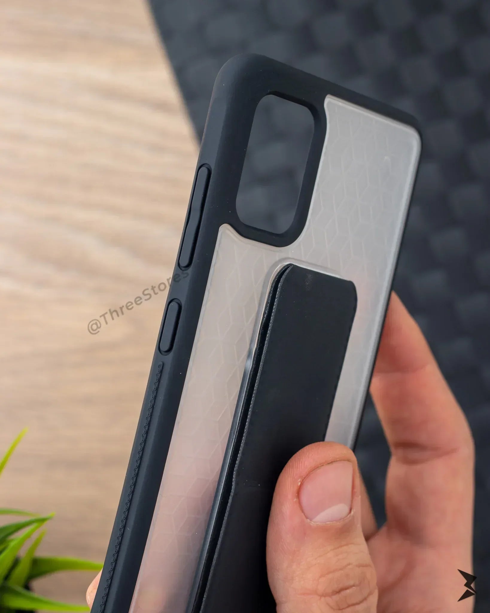 Carbon Hand Case Samsung A51 - Three