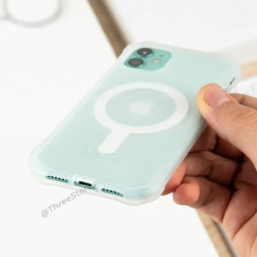 UAG Essential Armor Magsafe Case iPhone 11 - Three