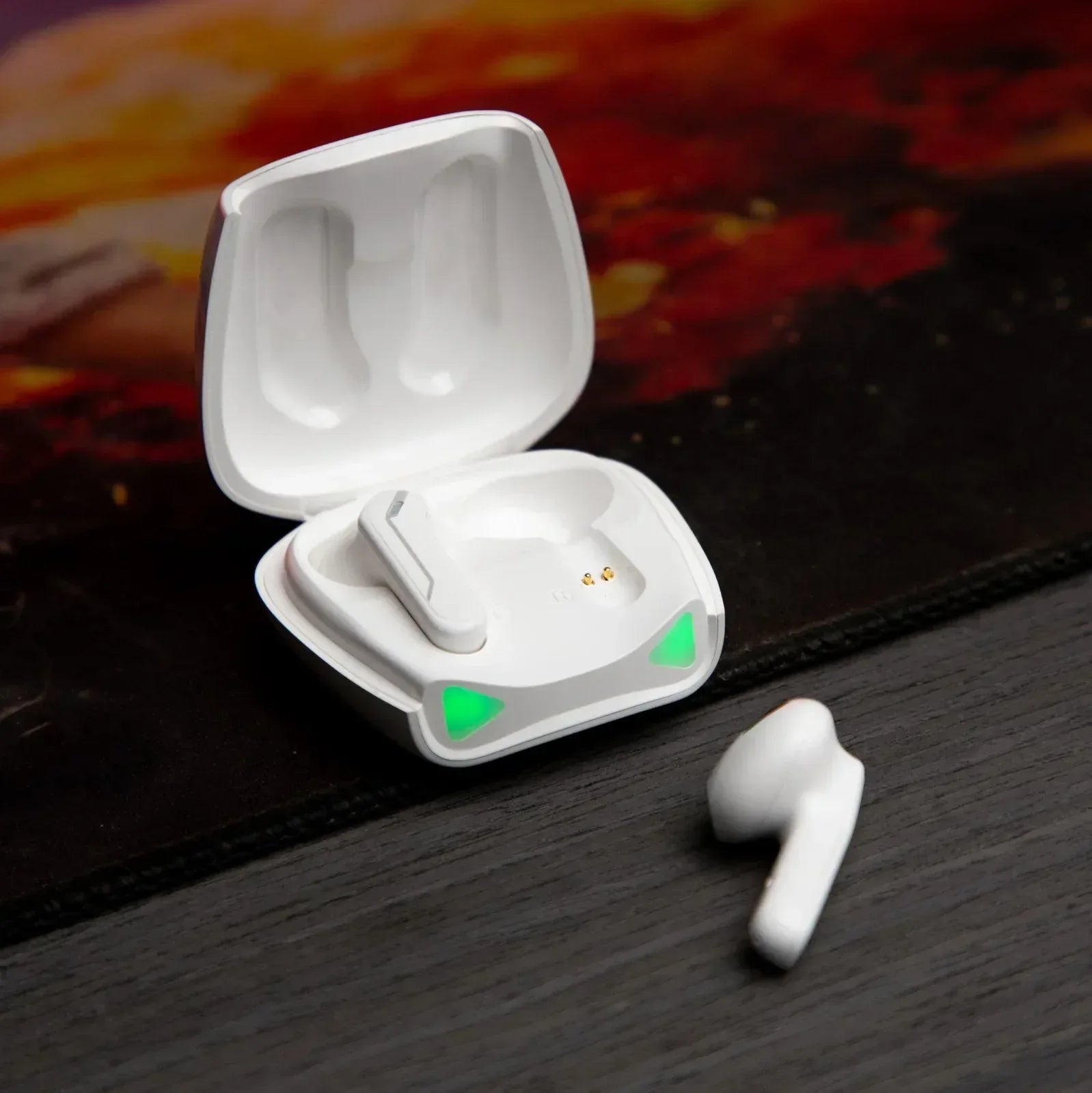 Recci Audio Hornet Wireless Earphone RT12 - Three