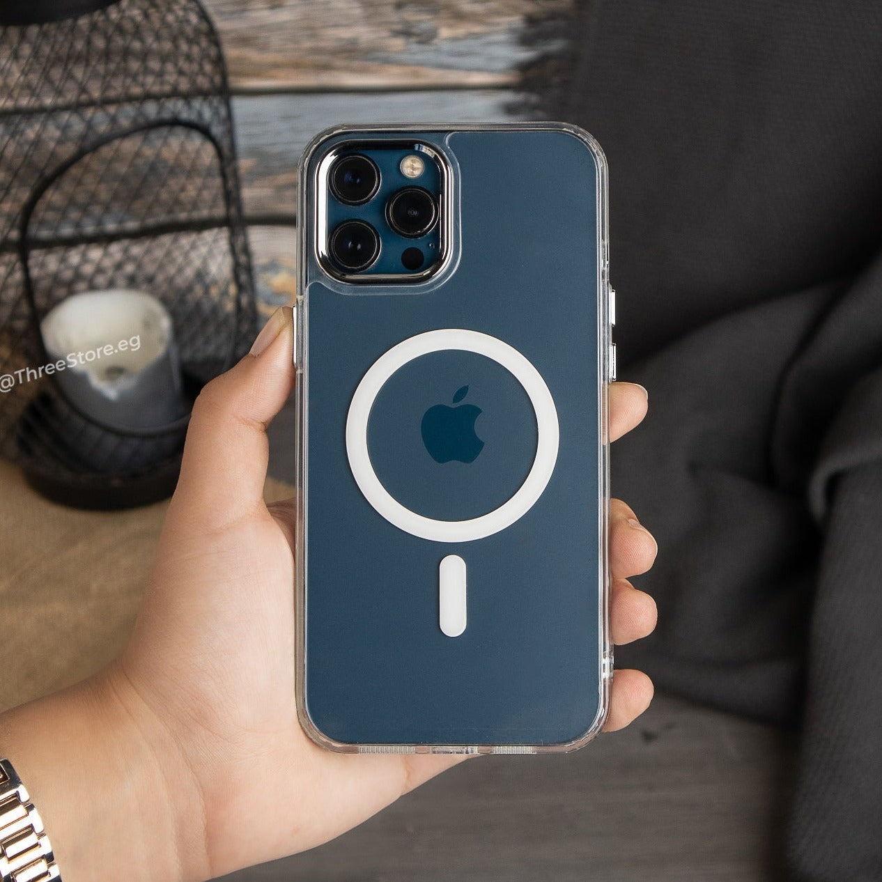 جراب شيرفورس الشفاف الذي يسمح بظهور جمال تصميم هاتف ايفون 13 برو ماكس