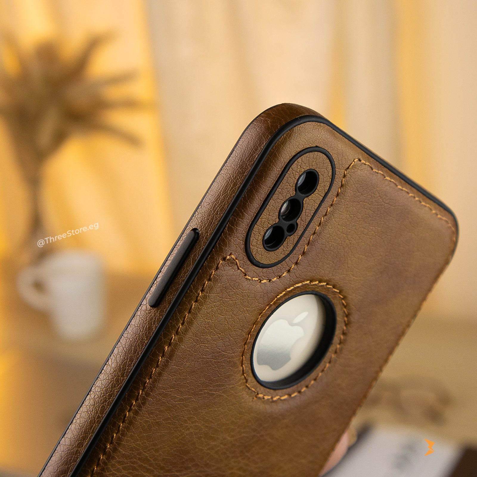 جراب iPhone X الجلدي يتميز بخامات عالية الجودة ليحمي هاتفك من الخدوش