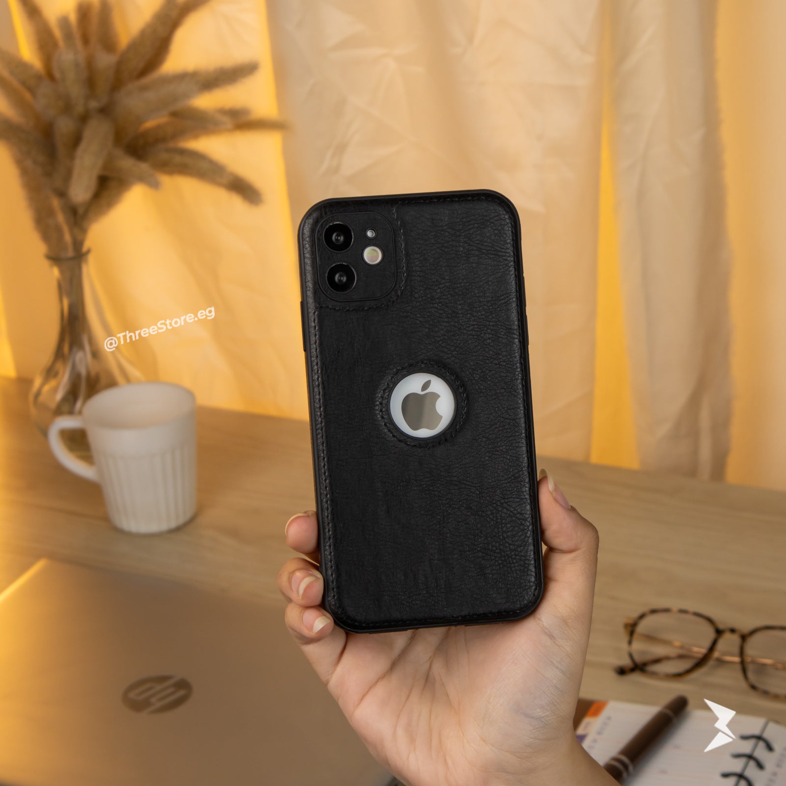 جراب ايفون 11 الجلدي الرئع باللون الاسود