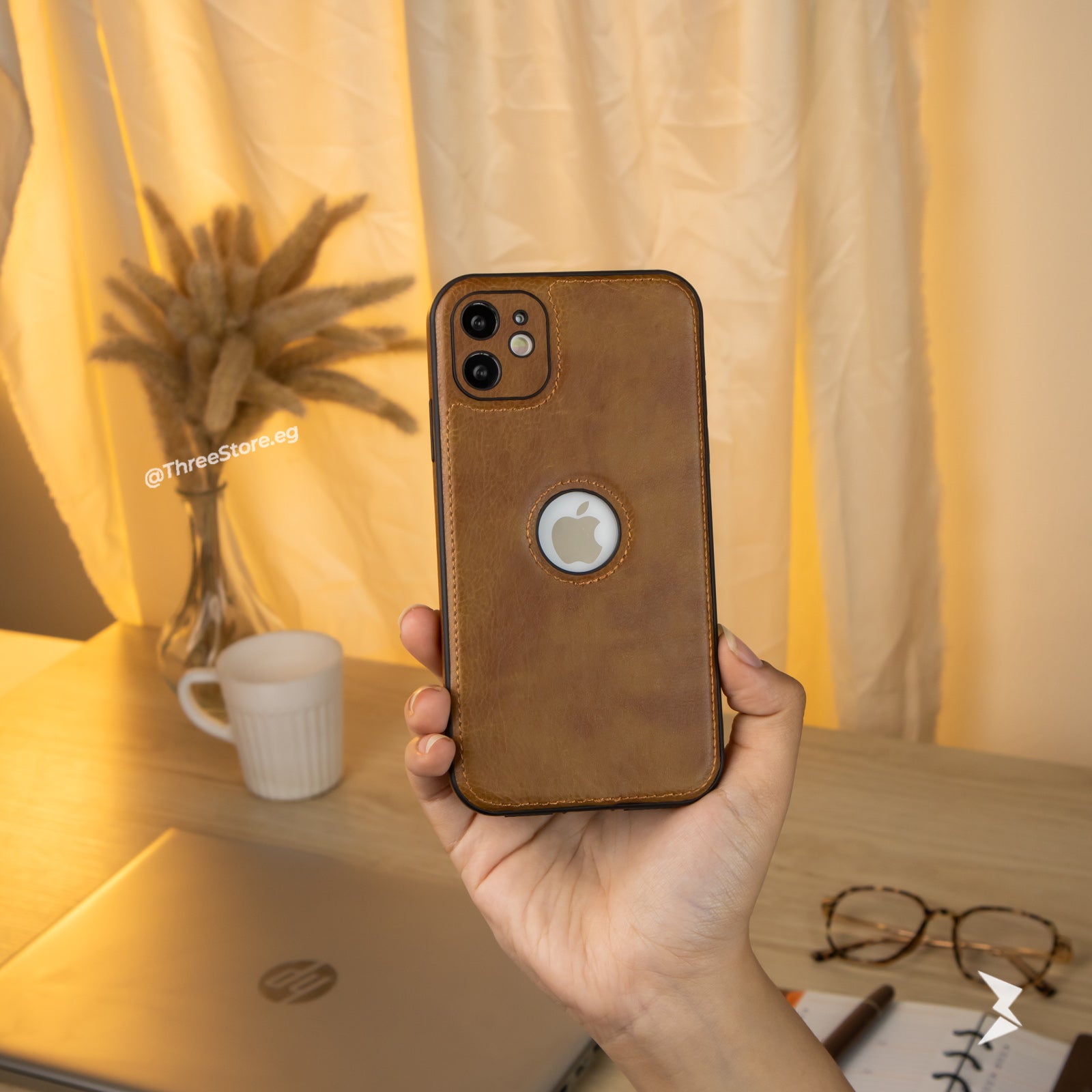 جراب ايفون 11 الجلدي الرئع باللون البني