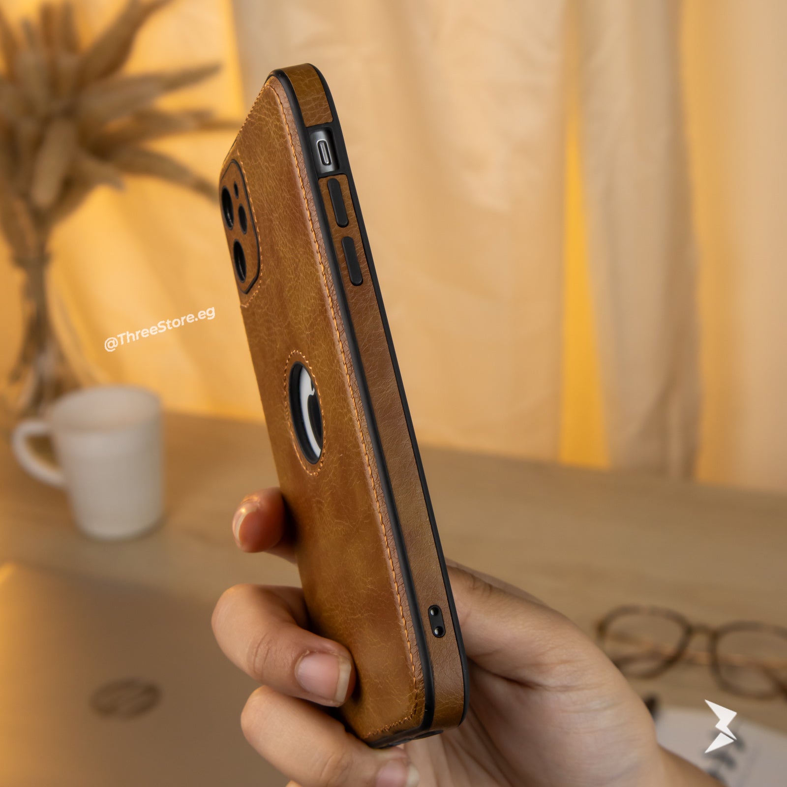 جراب ايفون 11 الجلدي الرئع باللون الهافان