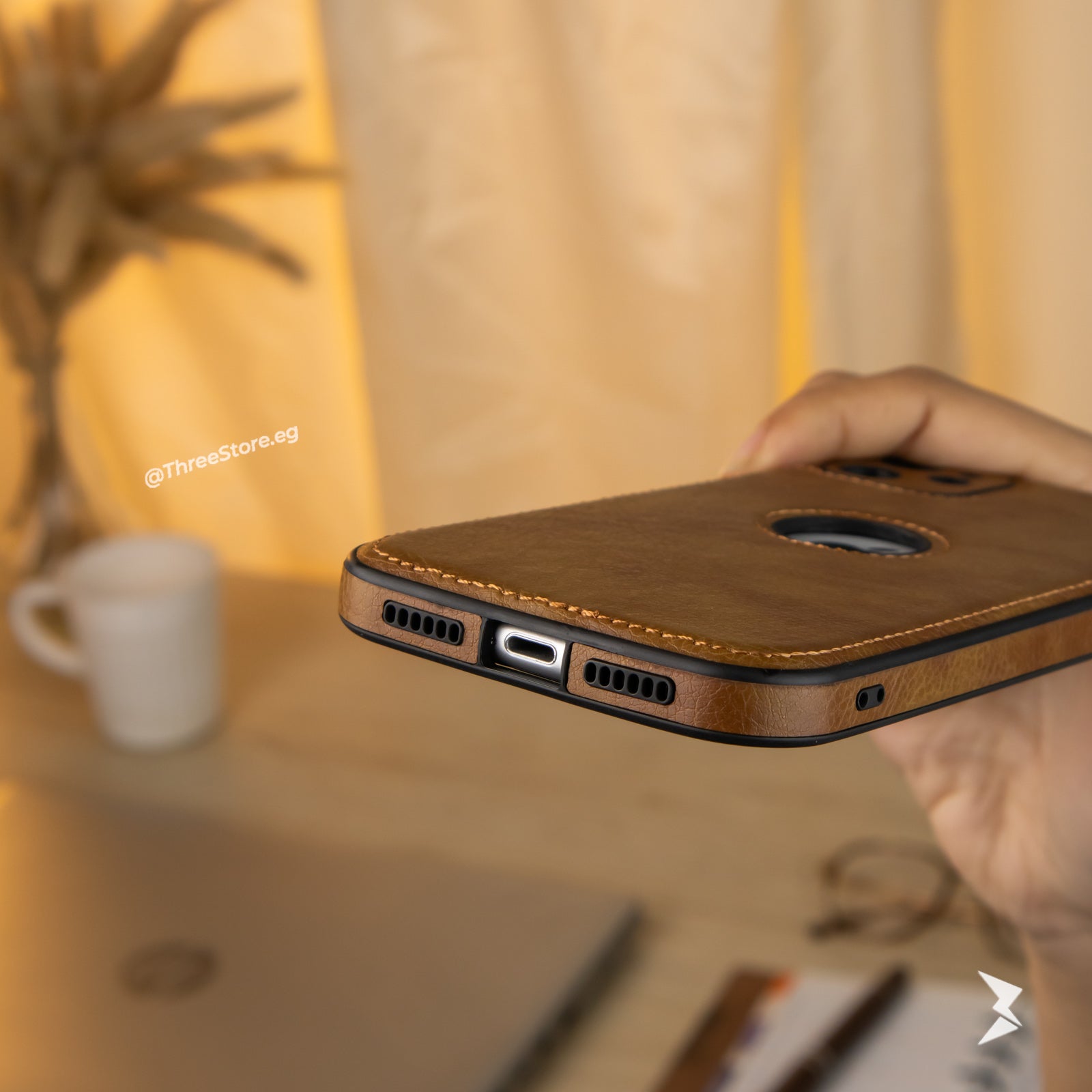 جراب ايفون 11 الجلدي الرئع باللون الهافان