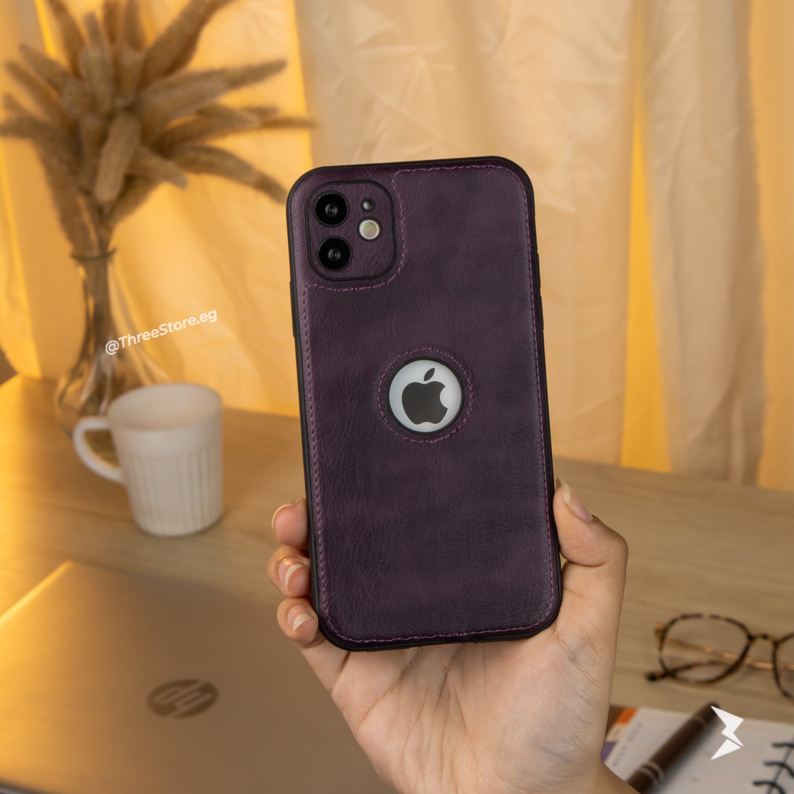 جراب ايفون 11 الجلدي الرئع باللون البنفسجي