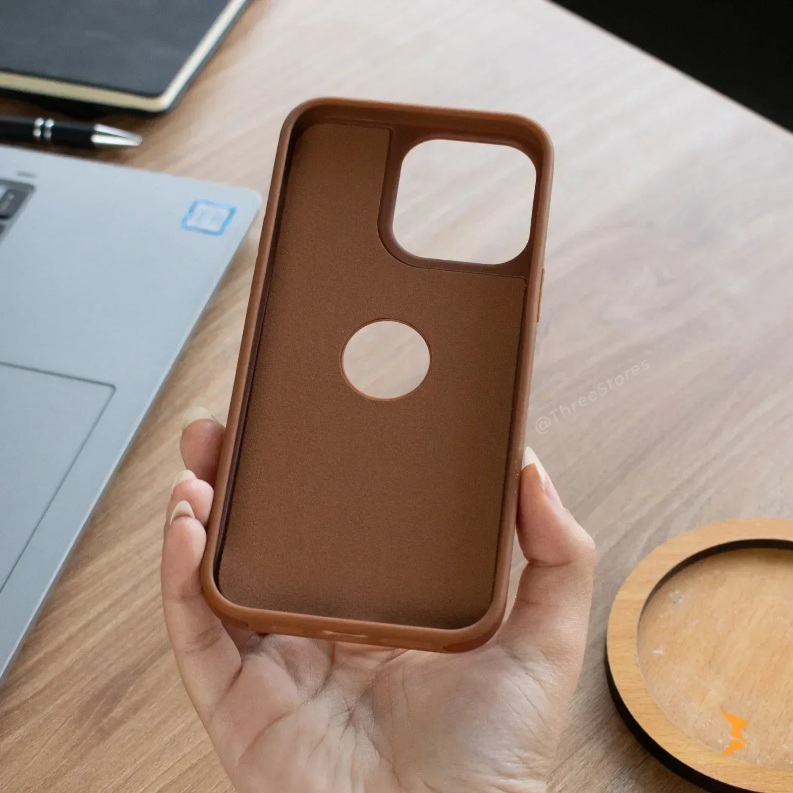 Classic All Around Leather Case iPhone 11 Pro Max - Three