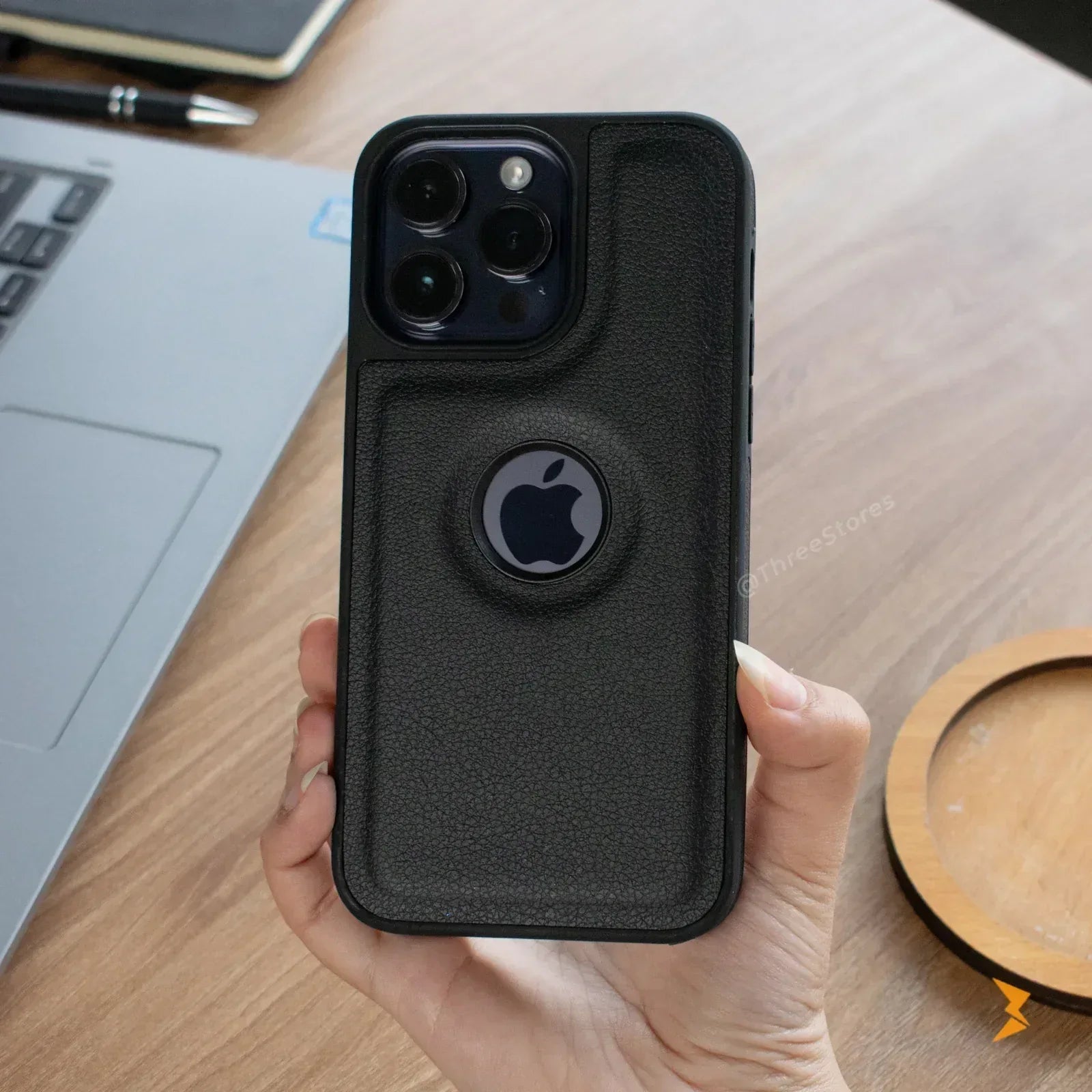 Classic All Around Leather Case iPhone 15 Pro - Three