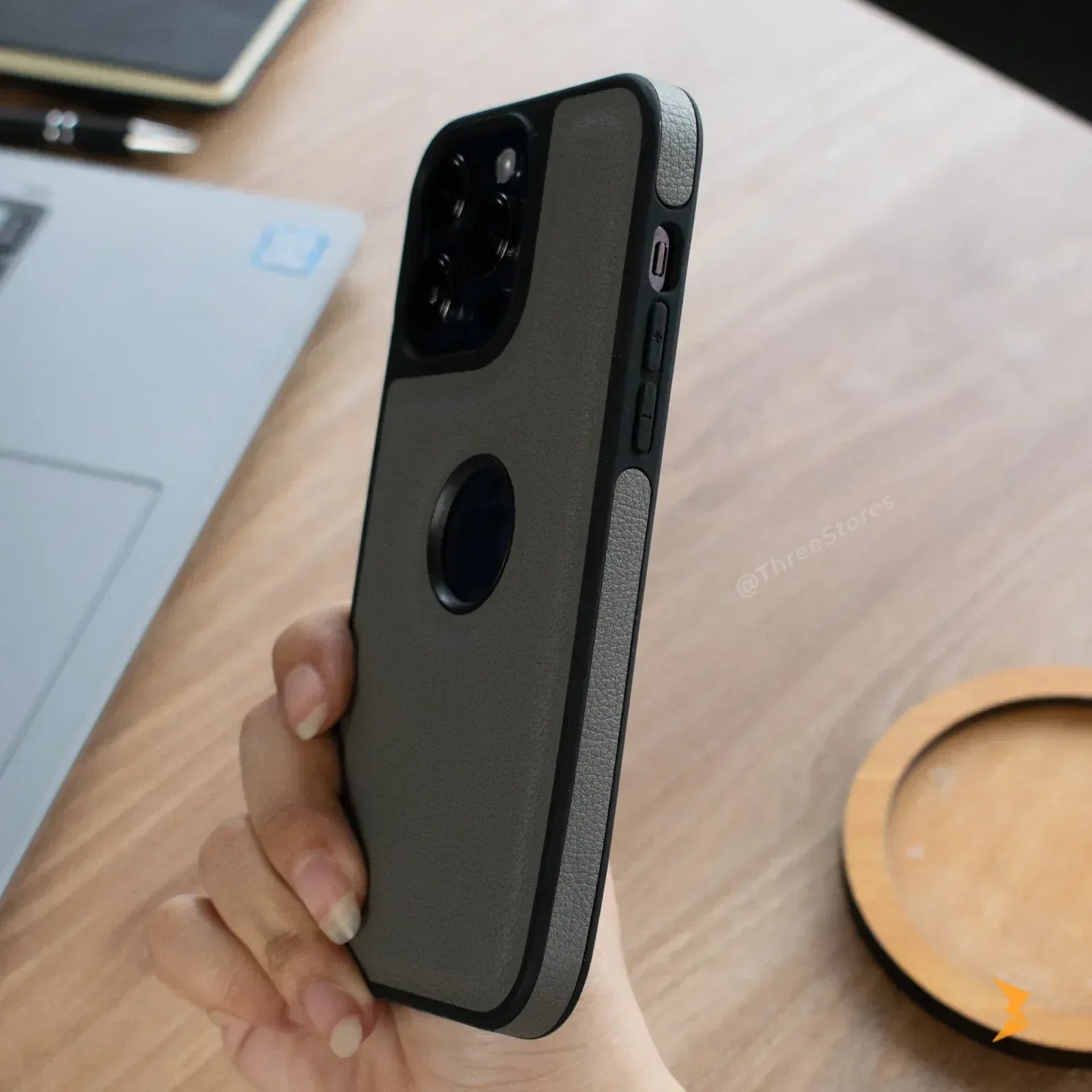 Classic All Around Leather Case iPhone 11 Pro Max - Three