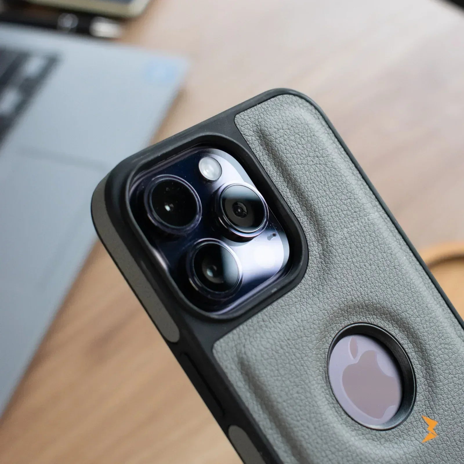 Classic All Around Leather Case iPhone 11 Pro Max - Three