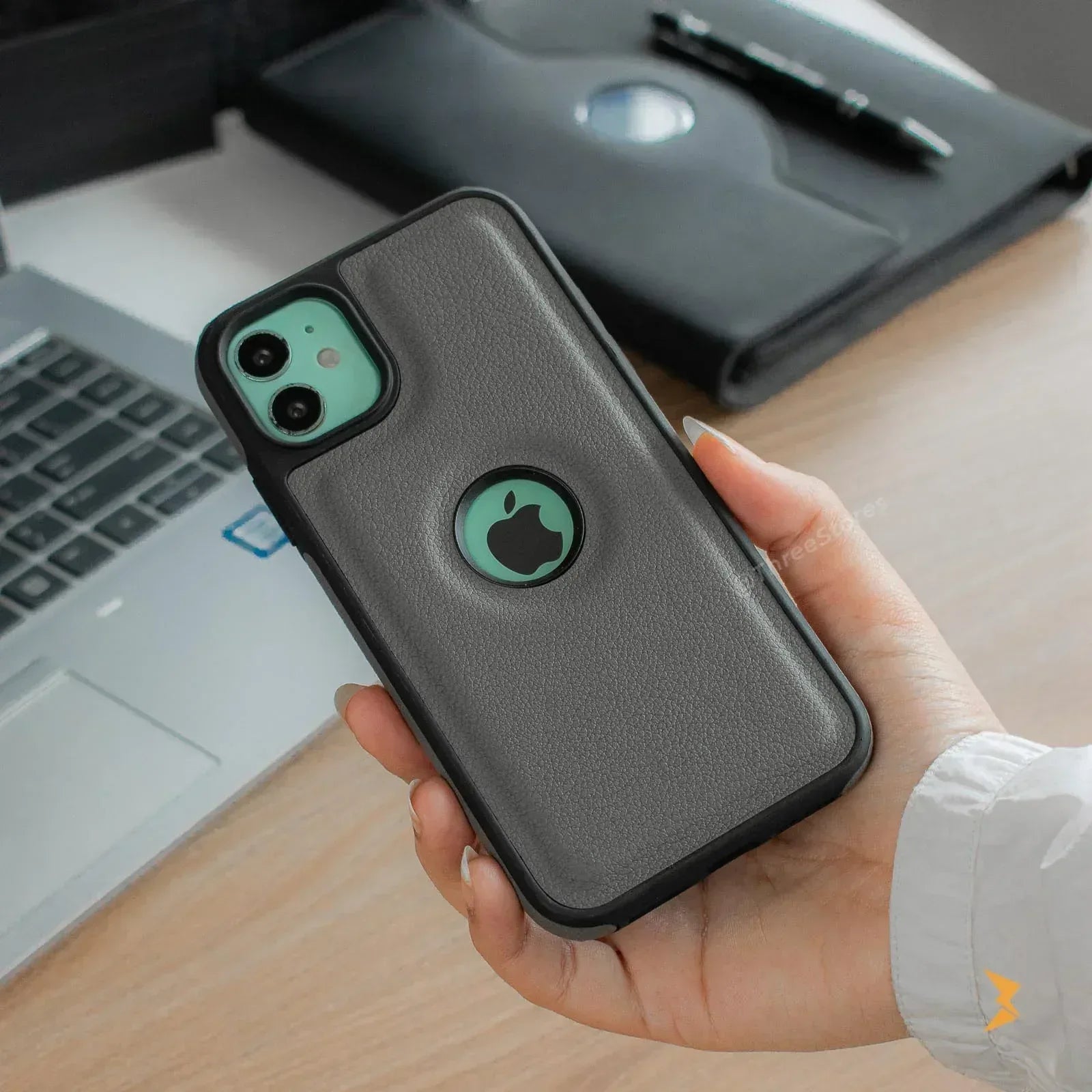 Classic All Around Leather Case iPhone 11 - Three