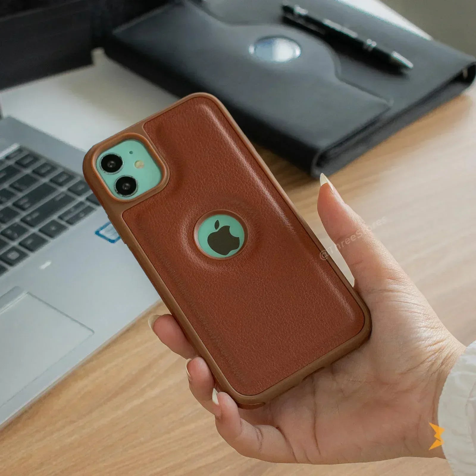 Classic All Around Leather Case iPhone 11 - Three
