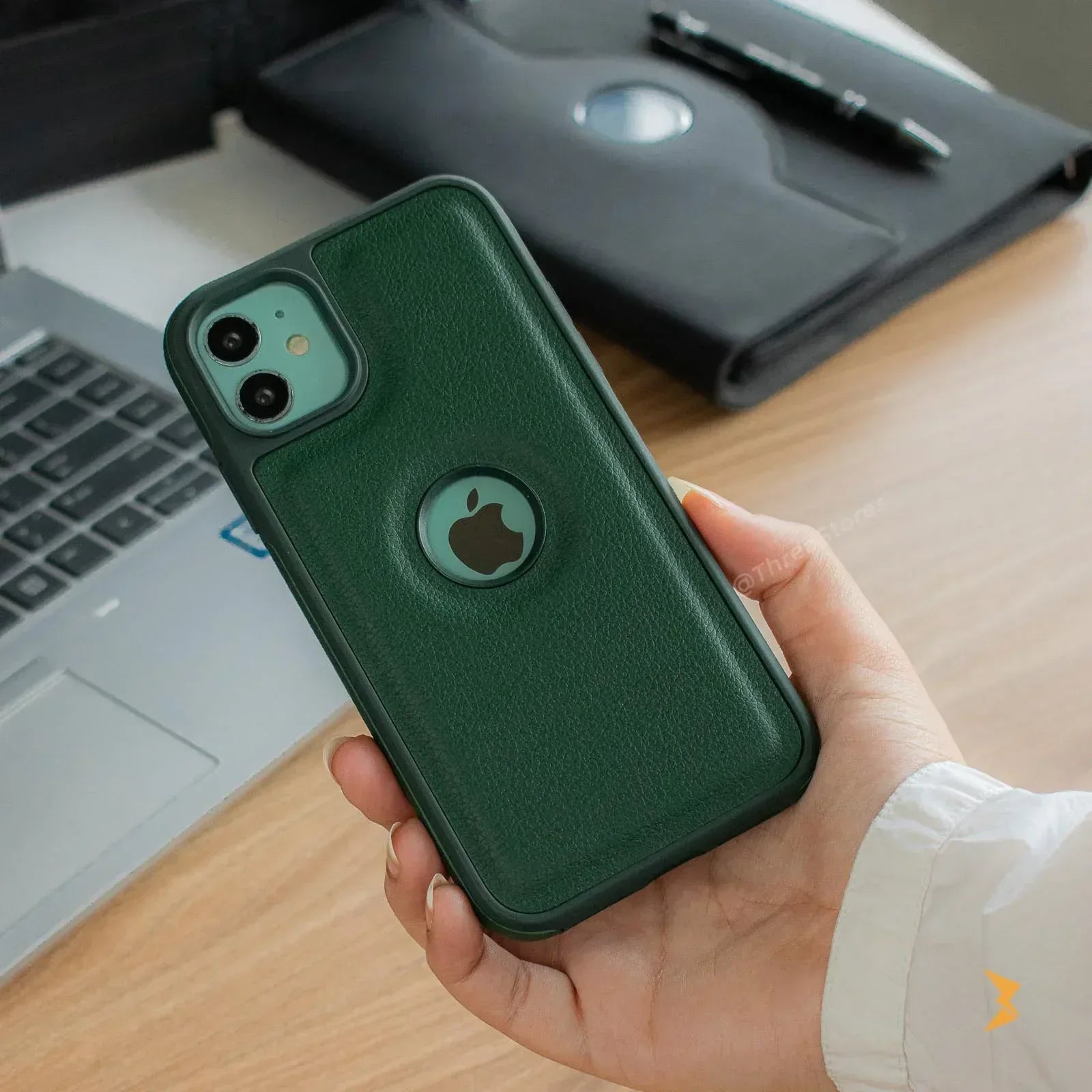 Classic All Around Leather Case iPhone 11 - Three