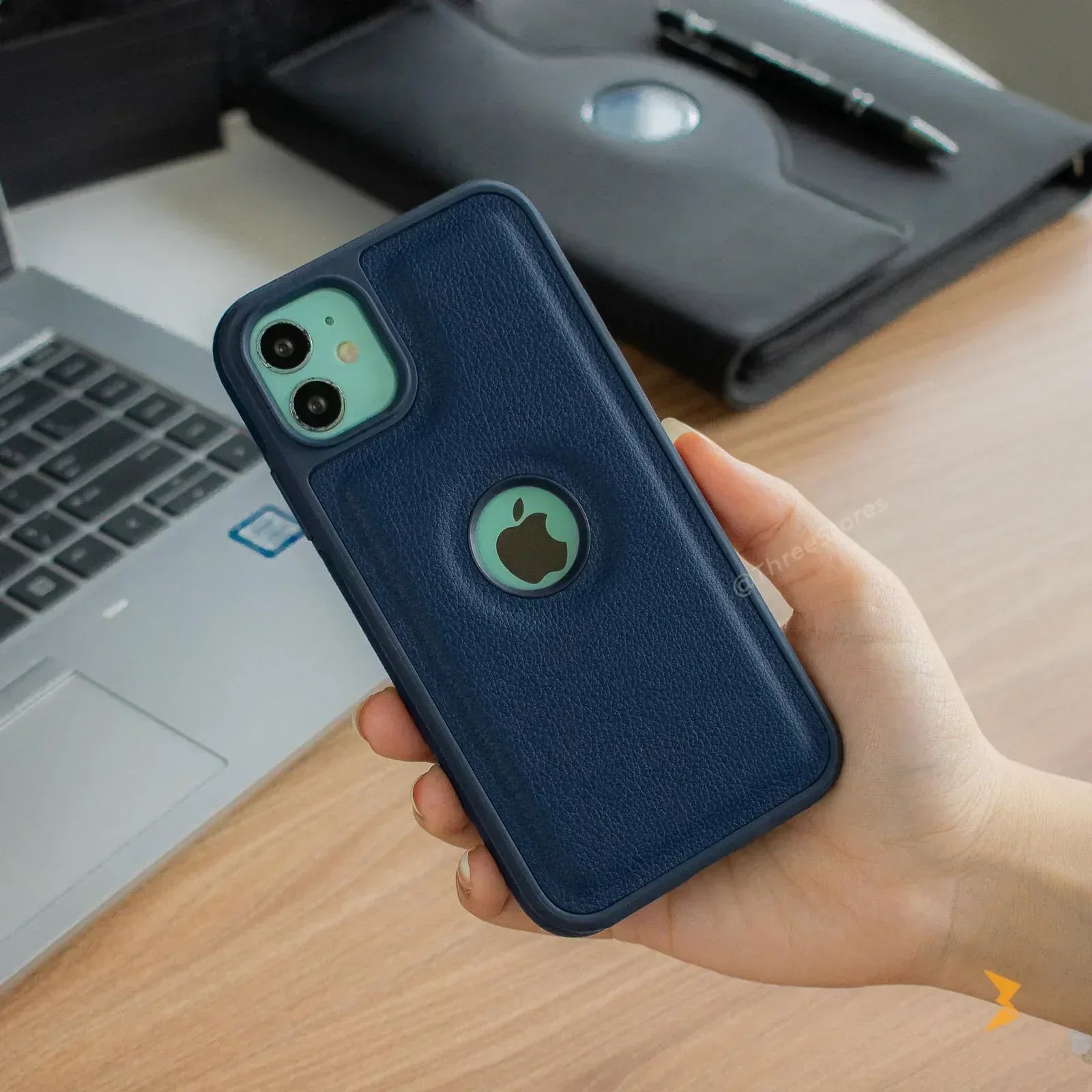 Classic All Around Leather Case iPhone 11 - Three