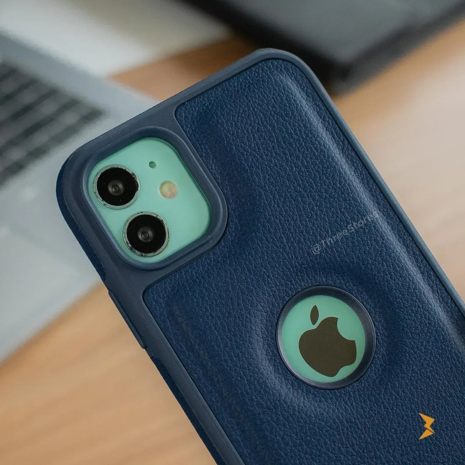Classic All Around Leather Case iPhone 11 - Three