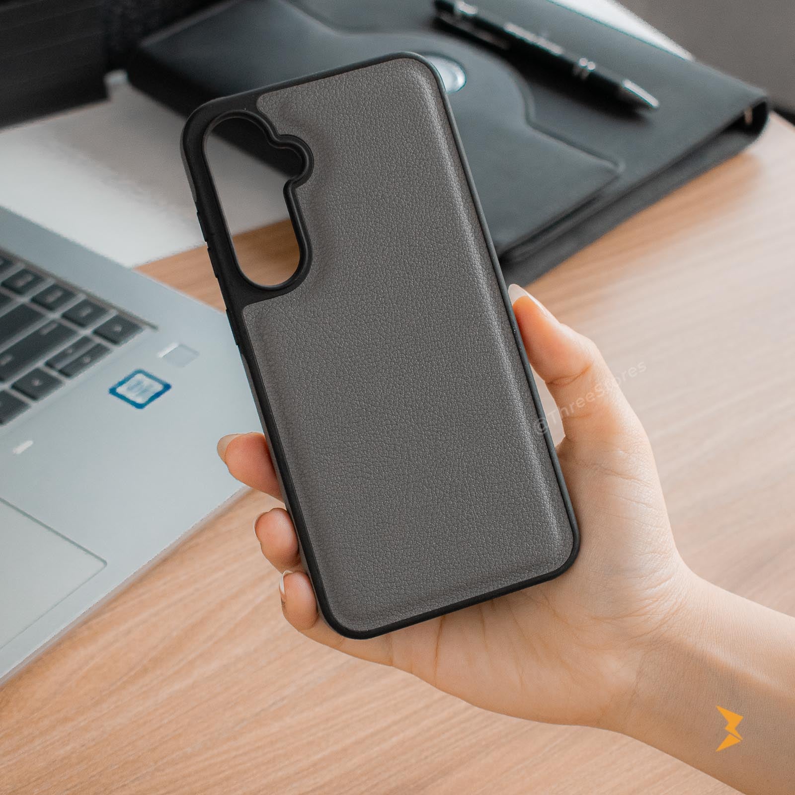 Classic All Around Leather Case Samsung S23 Fe