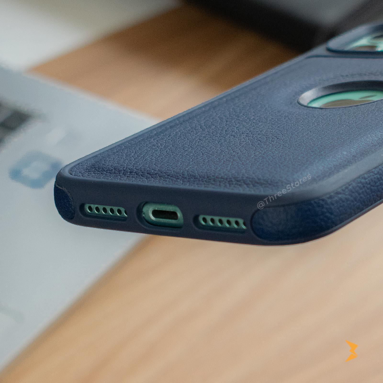 Classic All Around Leather Case iPhone 11 - Three