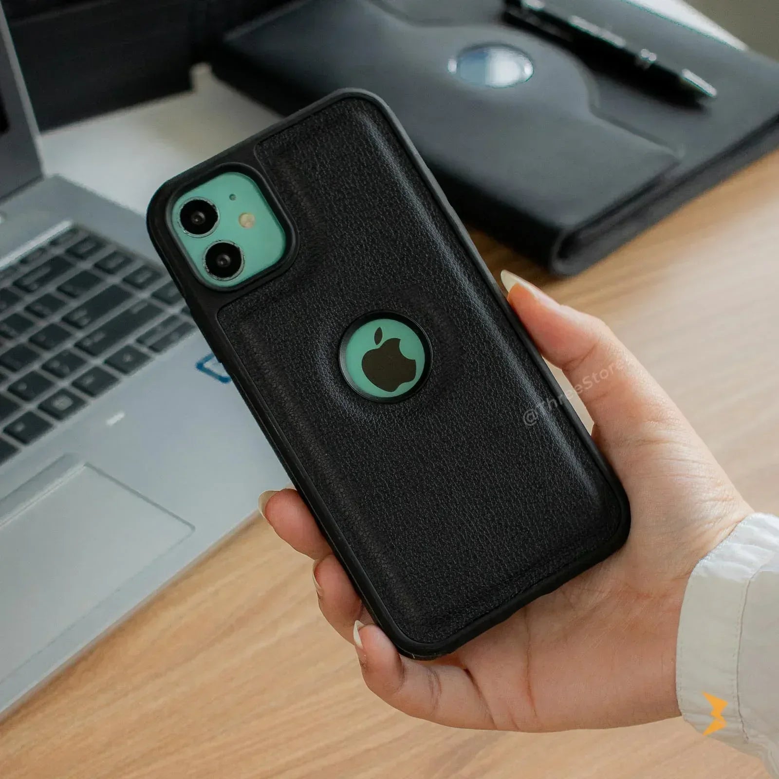 Classic All Around Leather Case iPhone 11 - Three