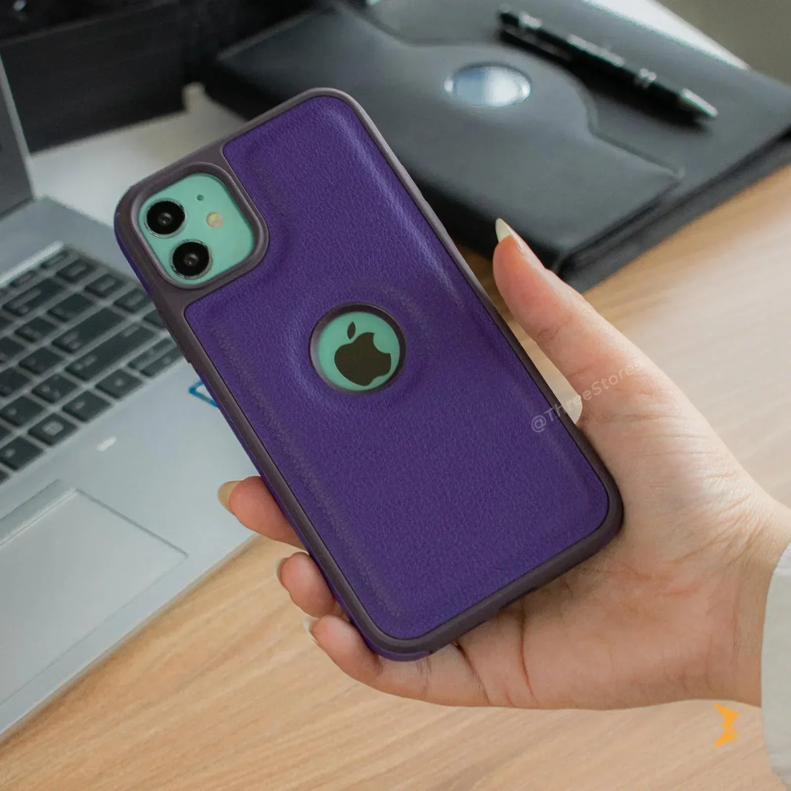 Classic All Around Leather Case iPhone 11 - Three