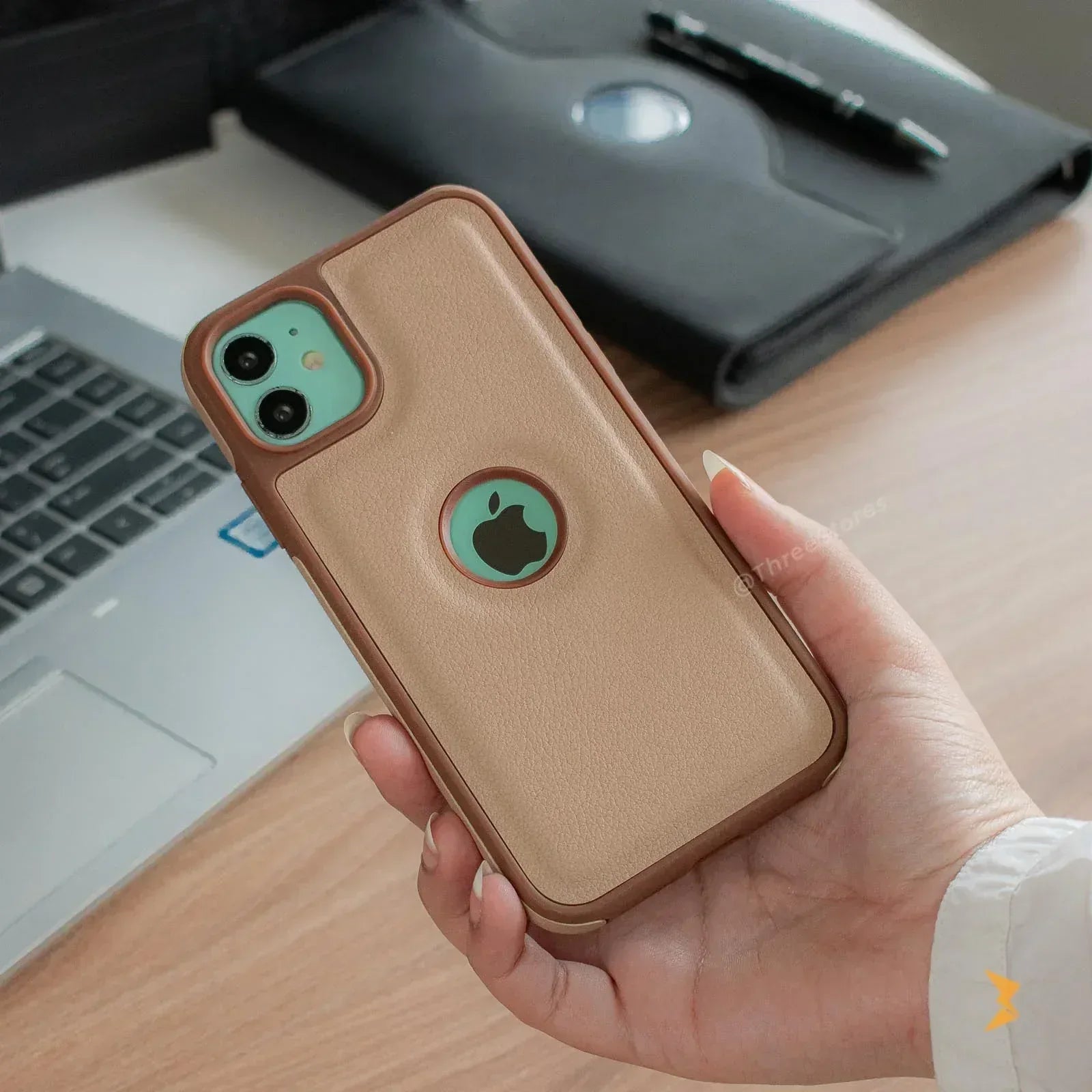Classic All Around Leather Case iPhone 11 - Three