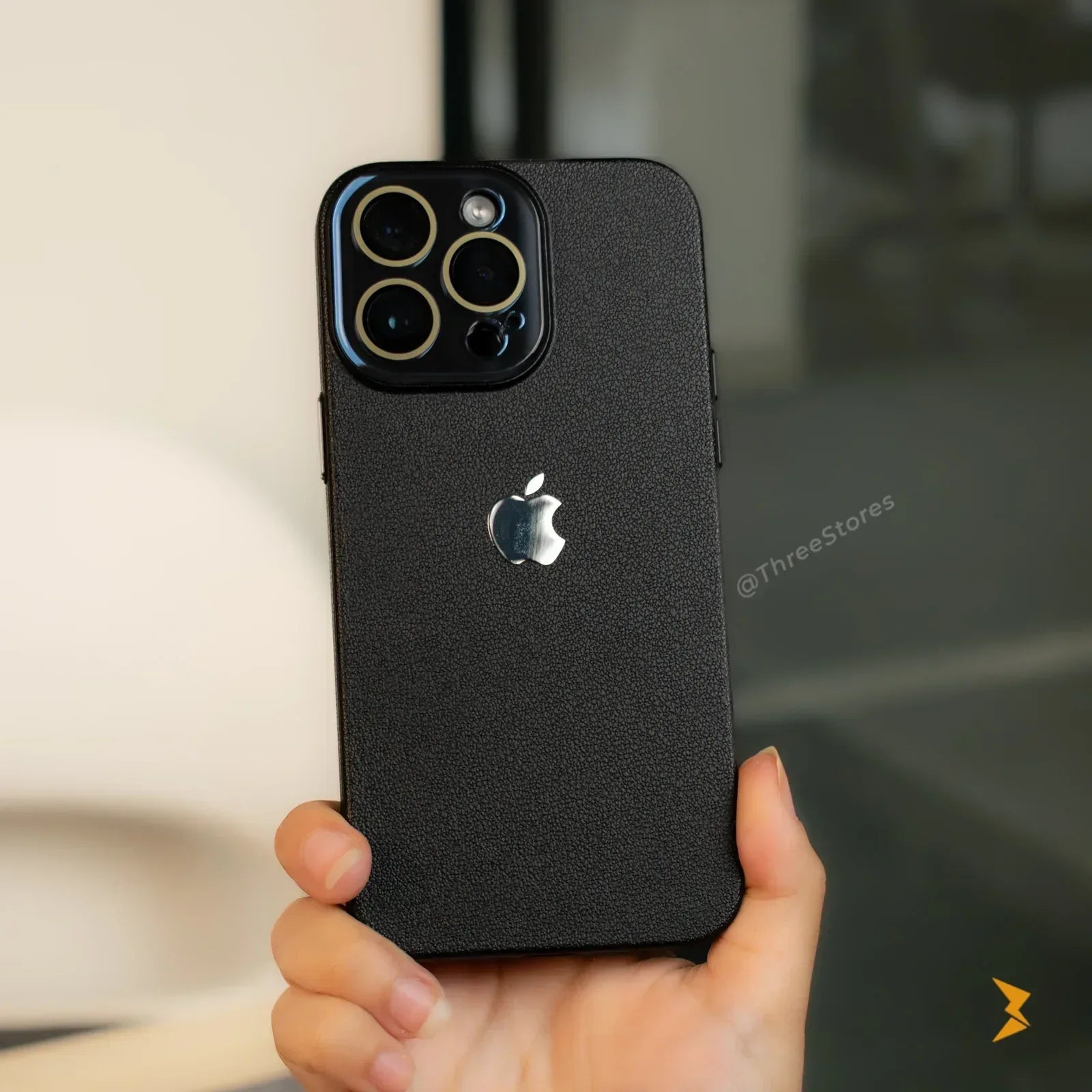 Temper Classic Case iPhone 15 Pro - Three