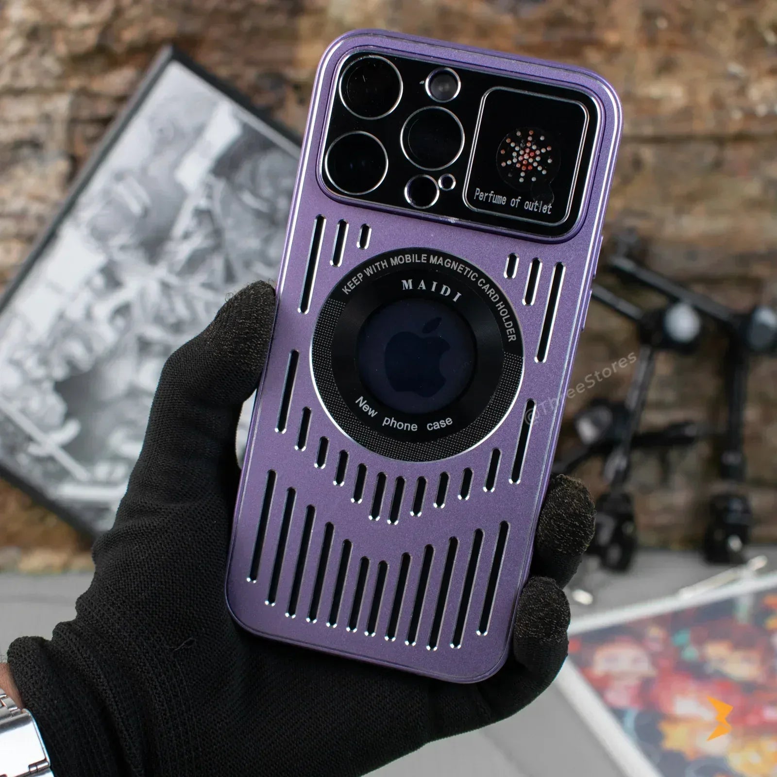 Thermal Perfume Magnetic Case iPhone 13 Pro Max - Three
