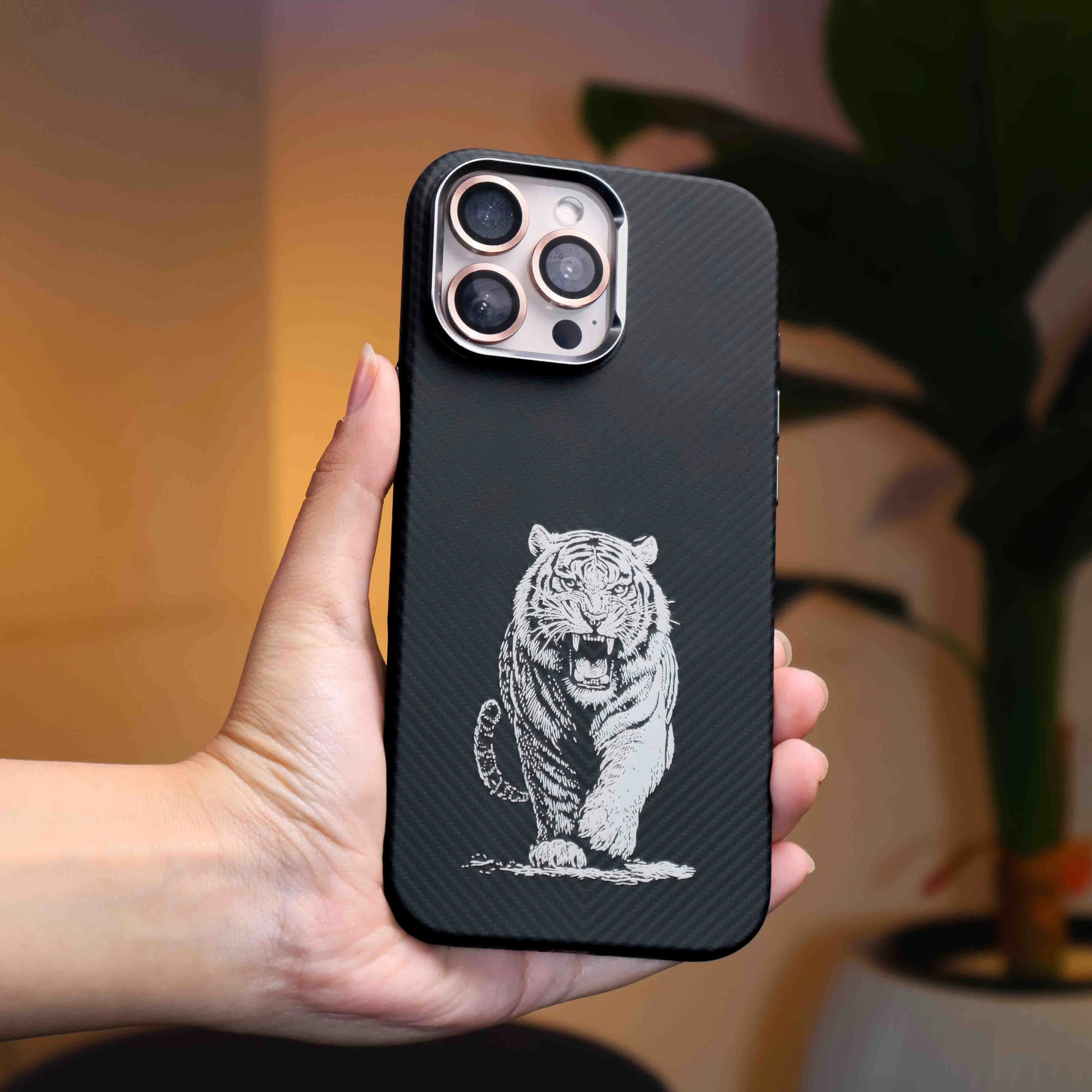 Horse Line Carbon Magsafe Case iPhone 16 Pro Max