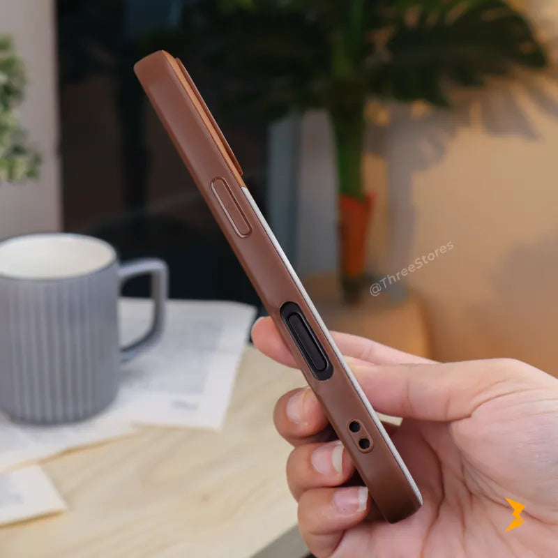 Crescent Leather Case iPhone 17