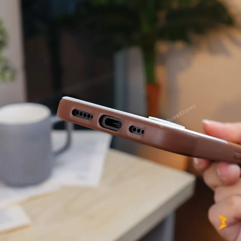 Crescent Leather Case iPhone 17