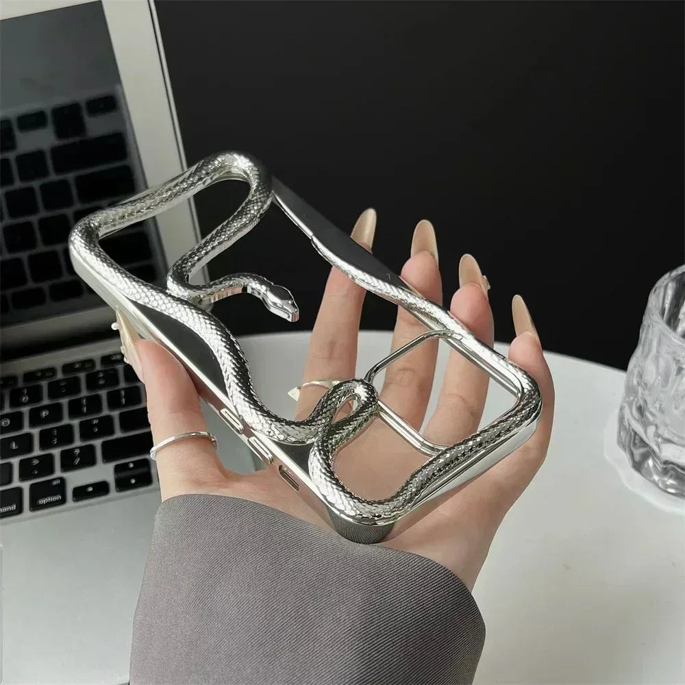 3D Snake Hollow Case iPhone 14/15 Plus - Three