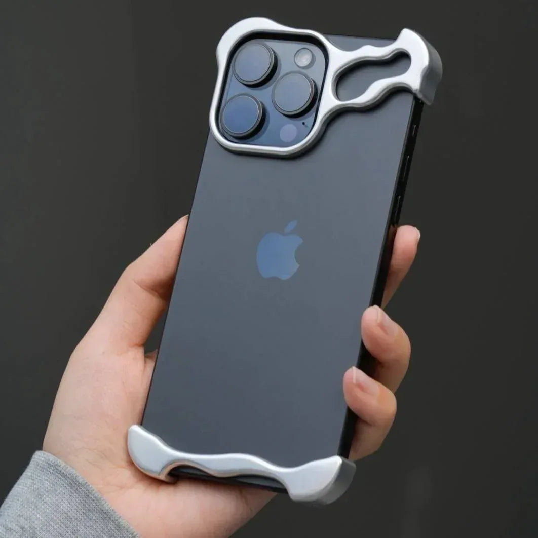 Venom Metal Case iPhone 15 Pro Max - Three