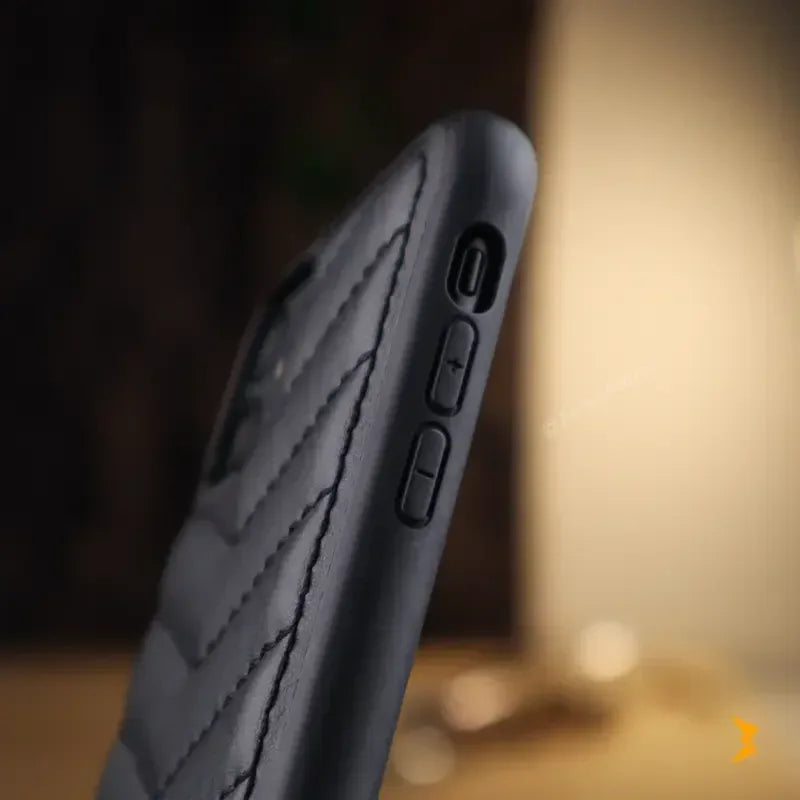 Armox Bump Leather Case iPhone 11 - Three