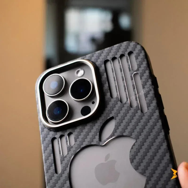 Big Apple Carbon Case iPhone 16 Pro Max - Three